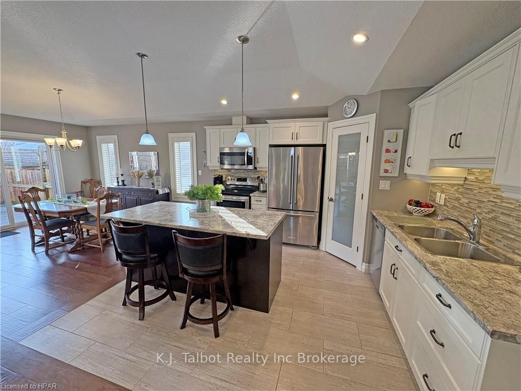 Photo 12 of Unit 18, 12 Fairhaven Lane, Goderich, Goderich (Town) — HOMEH