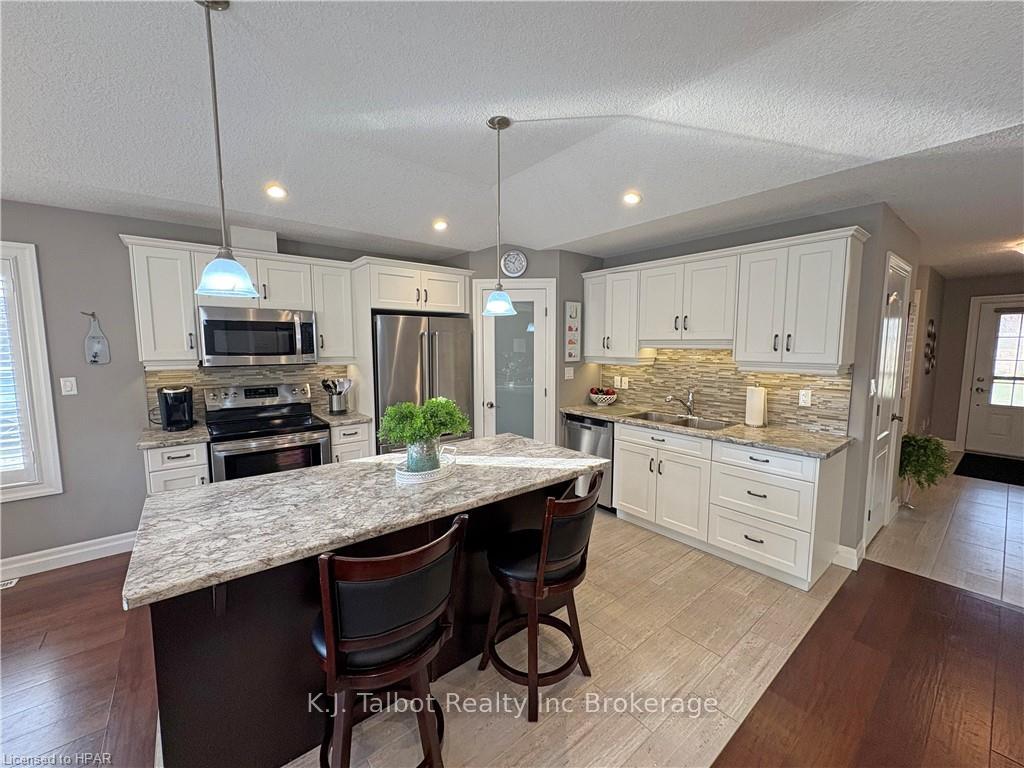 Photo 13 of Unit 18, 12 Fairhaven Lane, Goderich, Goderich (Town) — HOMEH