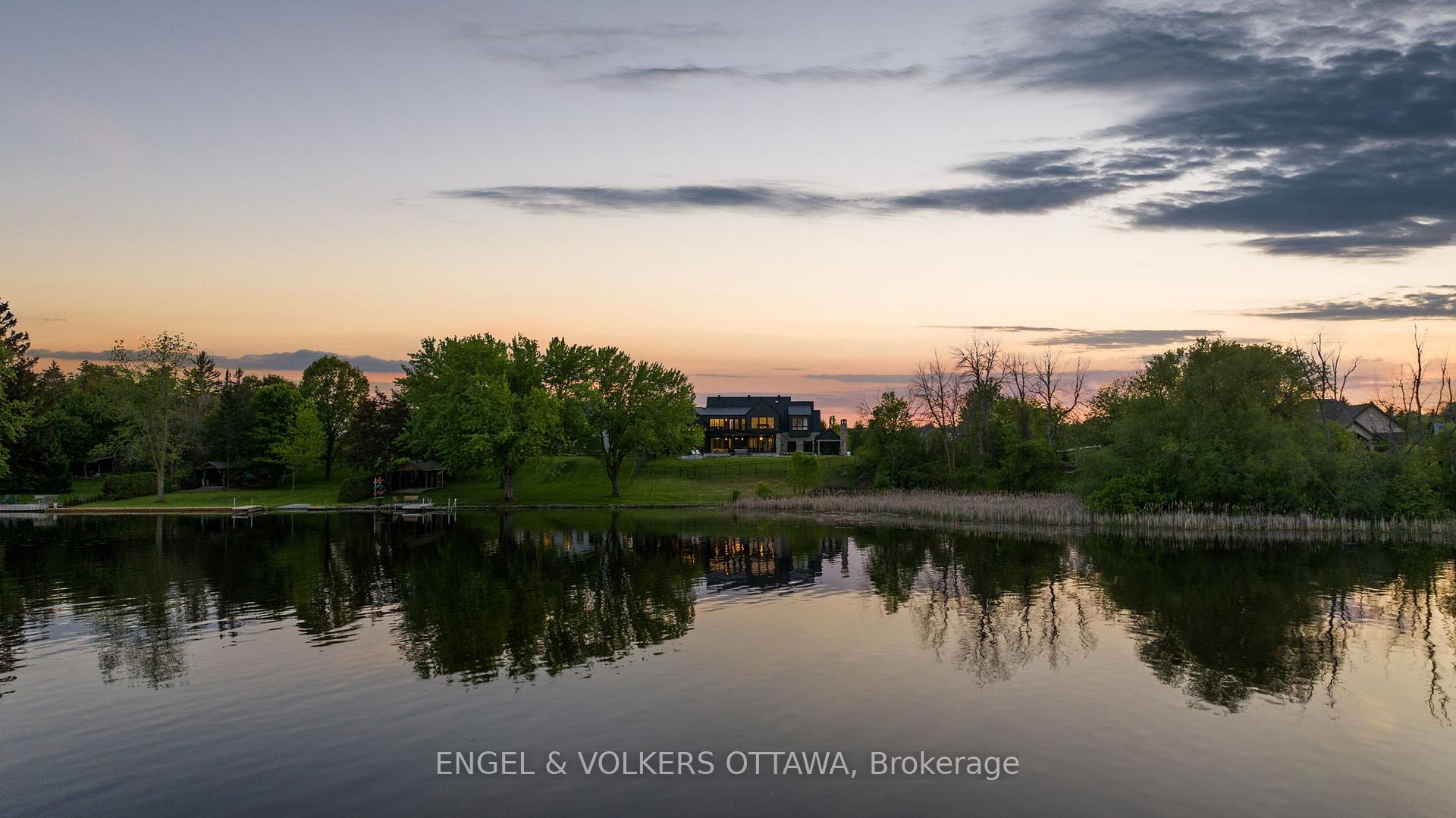 Photo 3 of 39 Winding Way, Ottawa, Barrhaven East — HOMEH