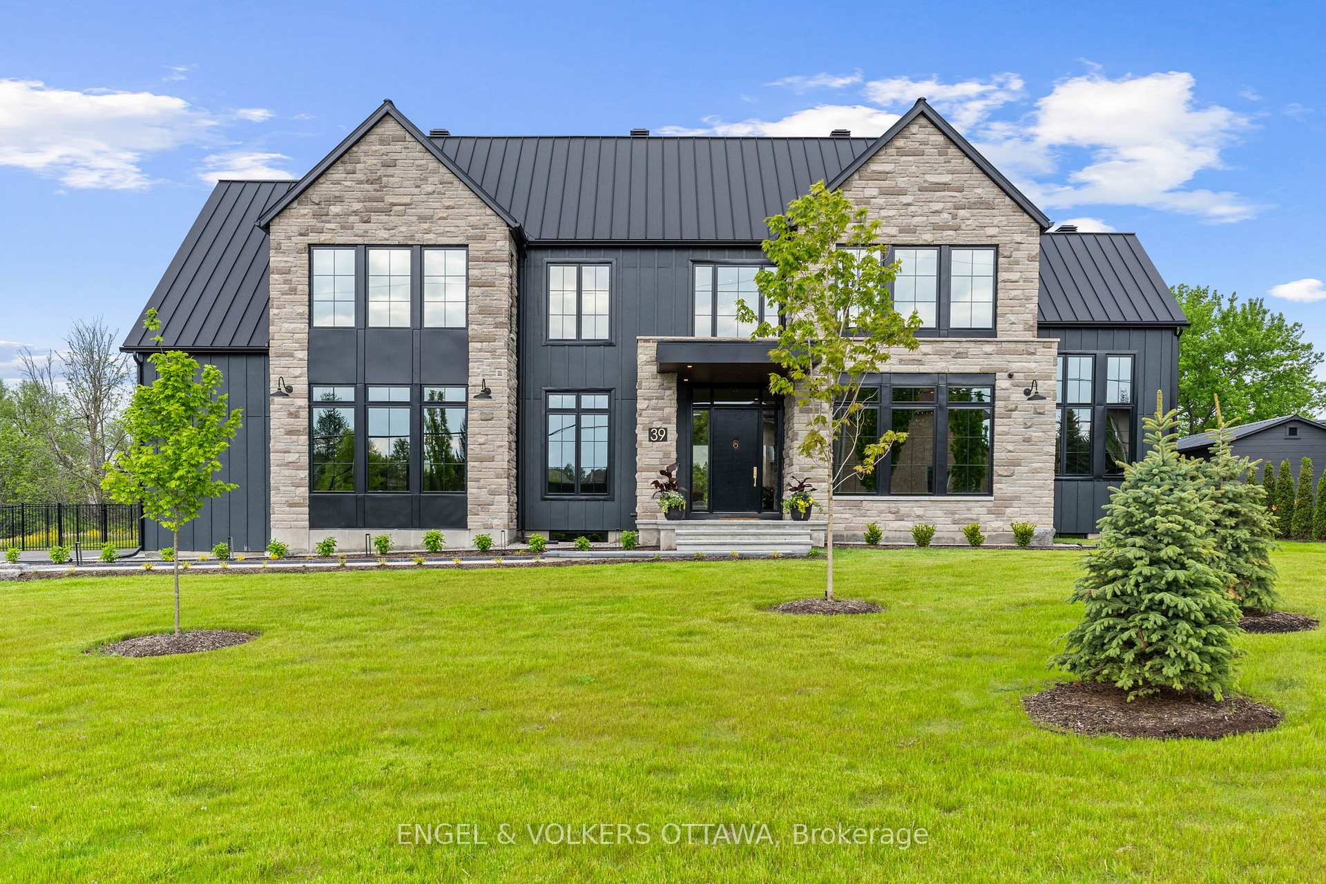 Photo 4 of 39 Winding Way, Ottawa, Barrhaven East — HOMEH