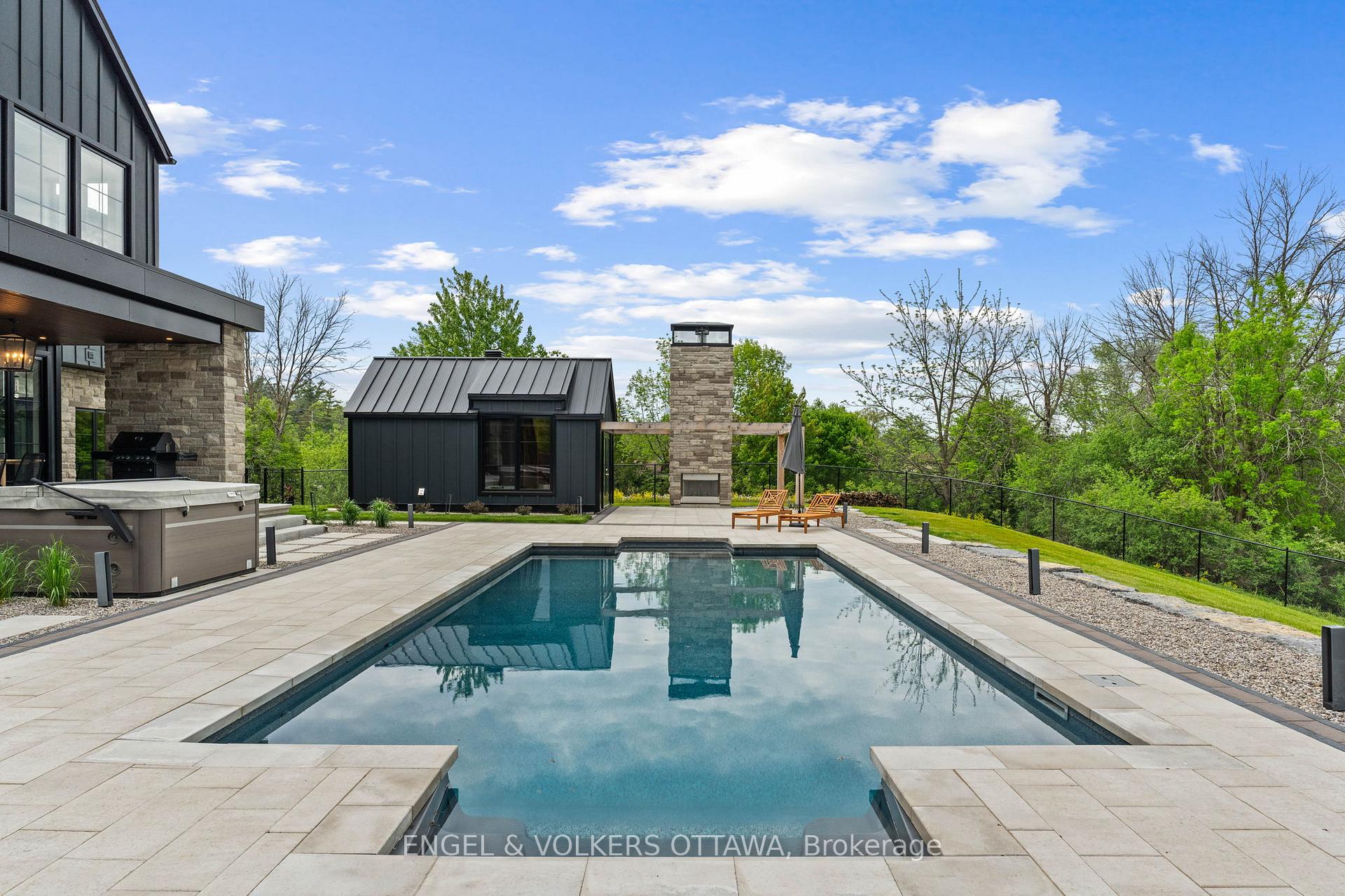 Photo 35 of 39 Winding Way, Ottawa, Barrhaven East — HOMEH
