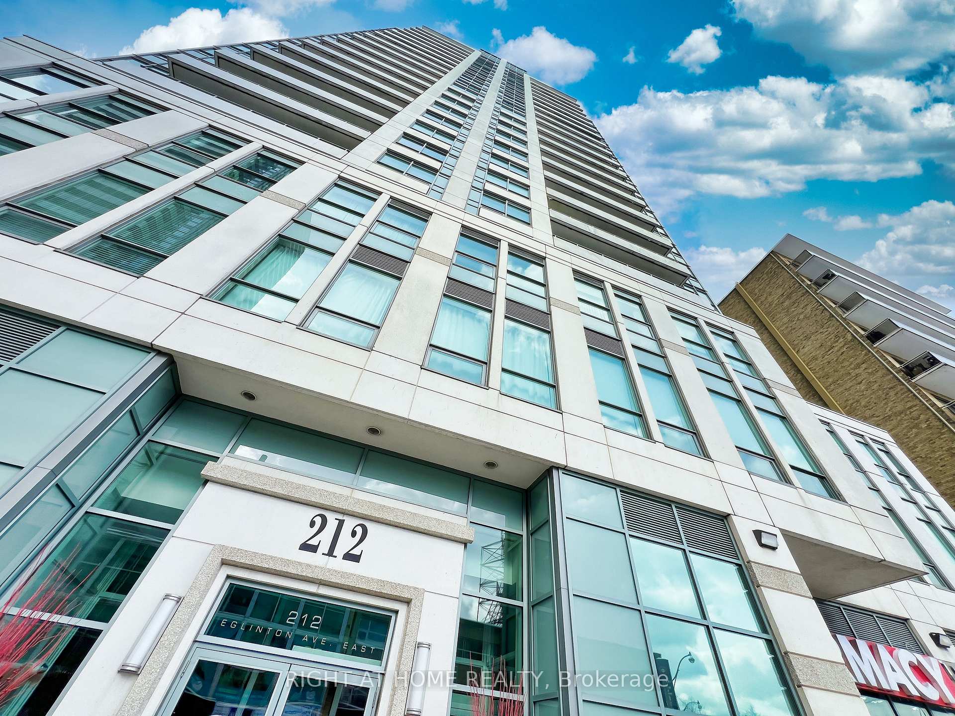 Photo 2 of Unit 502, 212 Eglinton Avenue E, Toronto, Mount Pleasant West — HOMEH