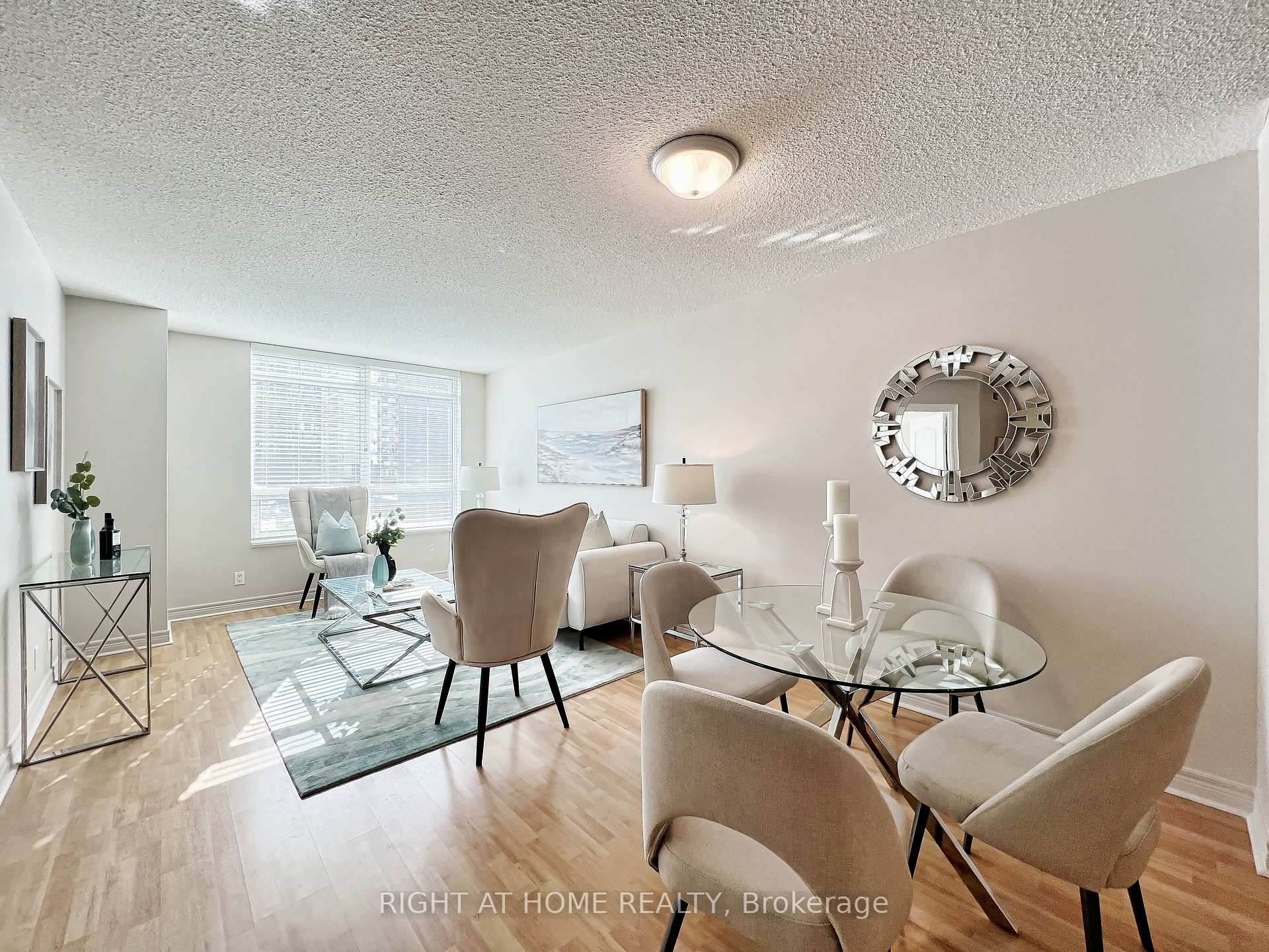 Photo 4 of Unit 502, 212 Eglinton Avenue E, Toronto, Mount Pleasant West — HOMEH