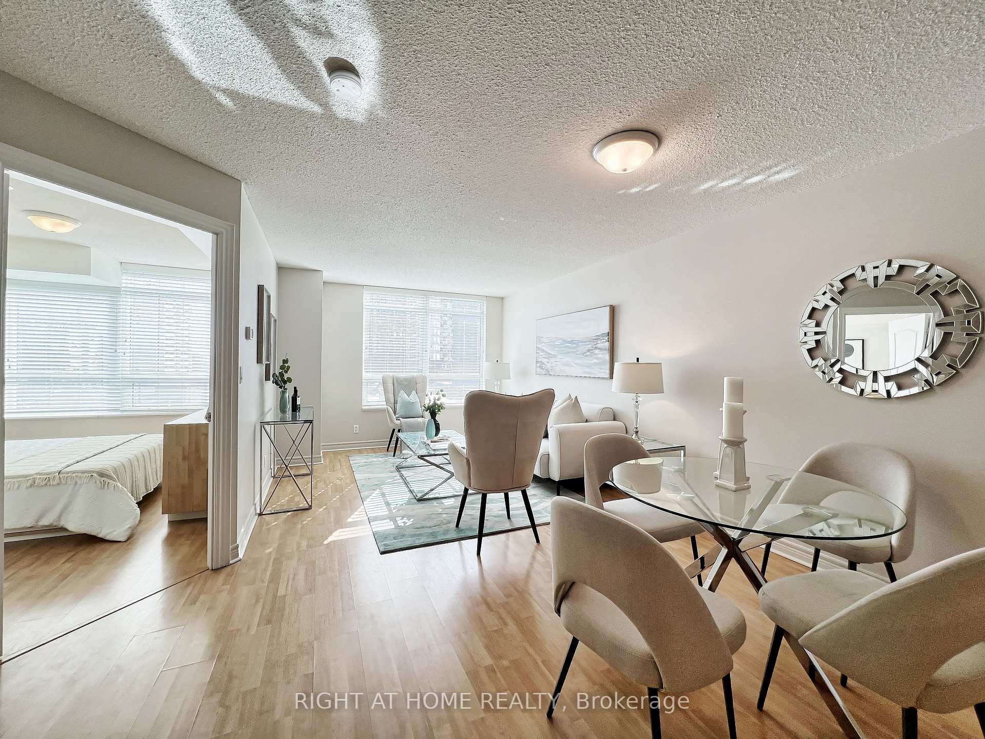 Photo 5 of Unit 502, 212 Eglinton Avenue E, Toronto, Mount Pleasant West — HOMEH