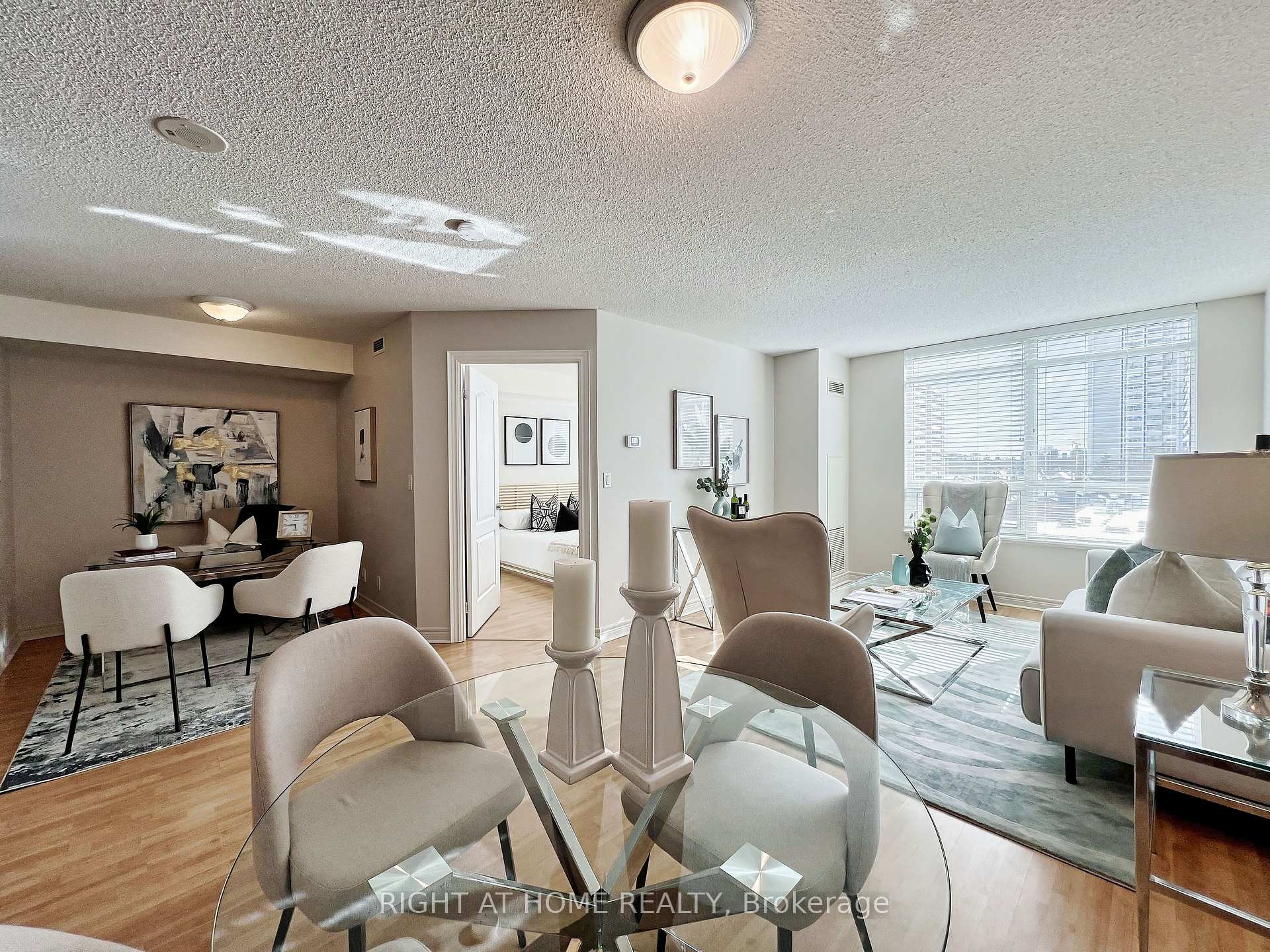 Photo 6 of Unit 502, 212 Eglinton Avenue E, Toronto, Mount Pleasant West — HOMEH