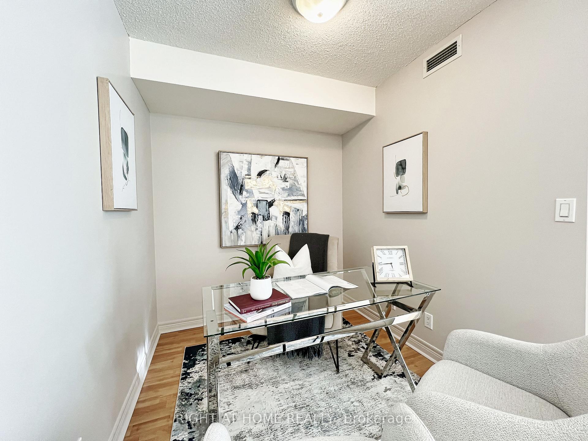 Photo 8 of Unit 502, 212 Eglinton Avenue E, Toronto, Mount Pleasant West — HOMEH