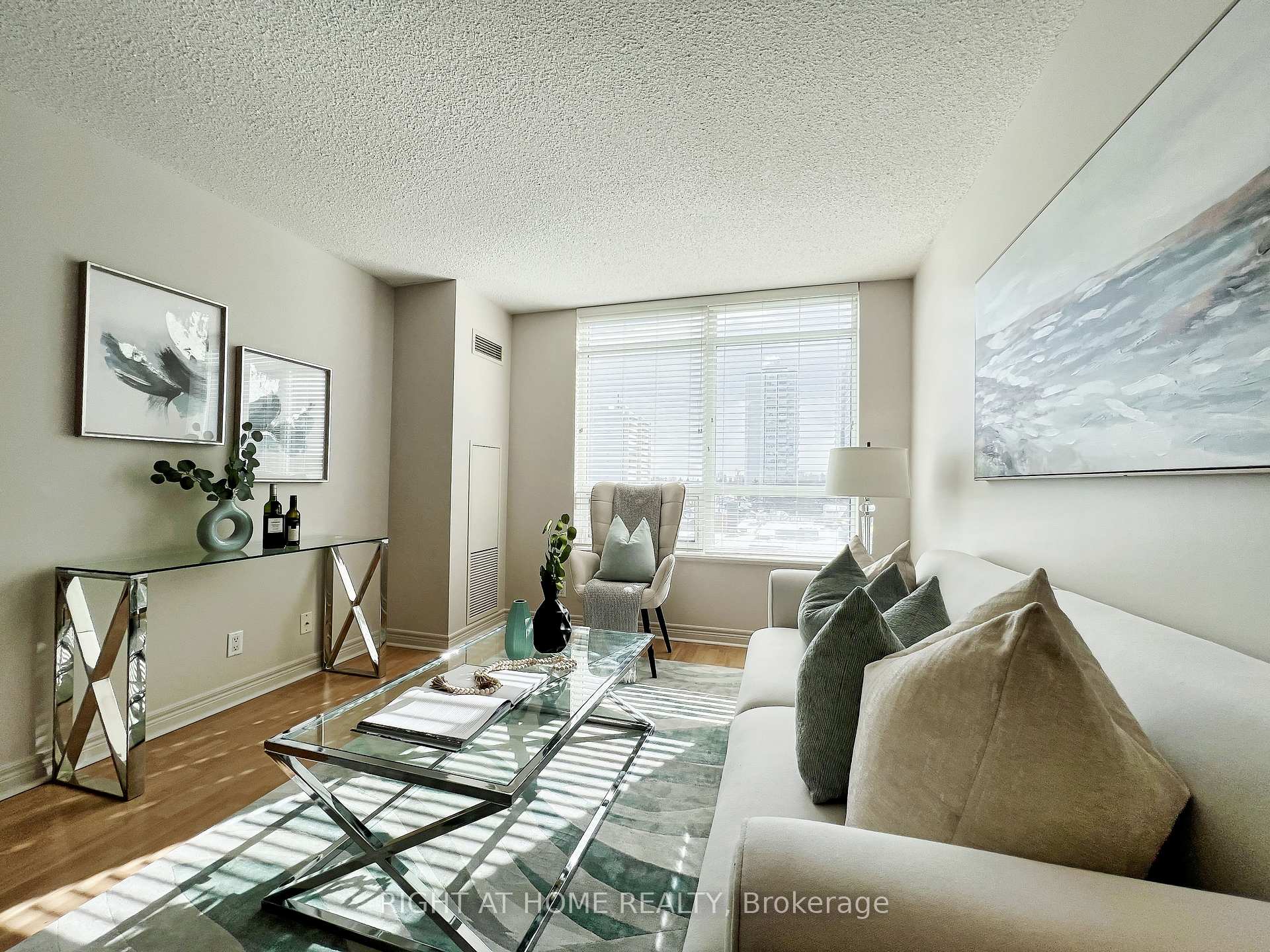 Photo 13 of Unit 502, 212 Eglinton Avenue E, Toronto, Mount Pleasant West — HOMEH