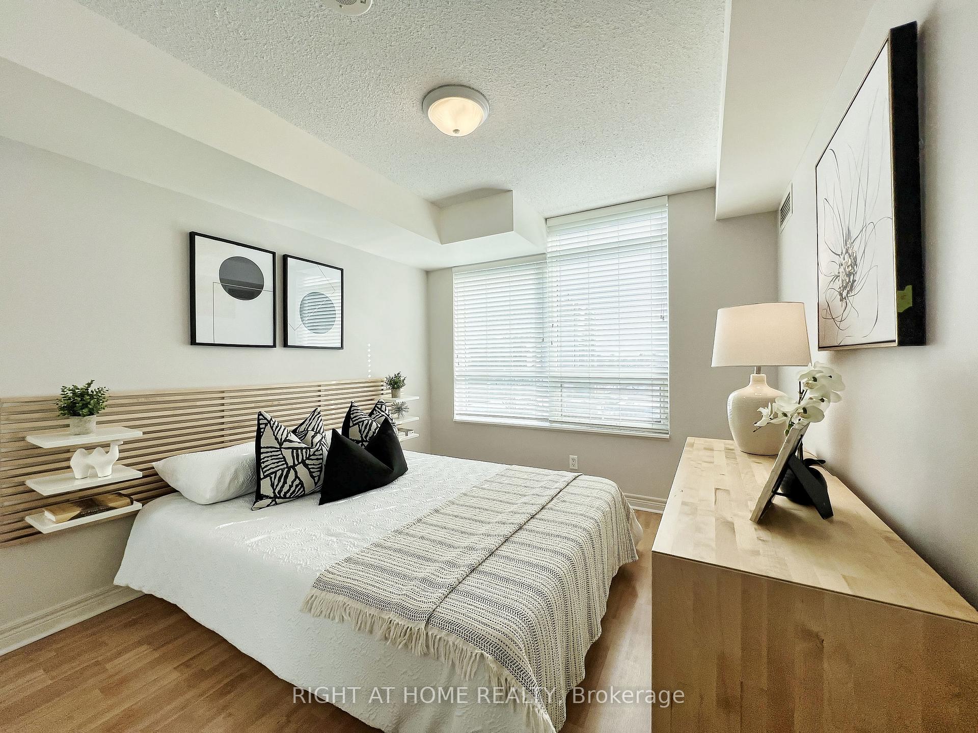 Photo 18 of Unit 502, 212 Eglinton Avenue E, Toronto, Mount Pleasant West — HOMEH