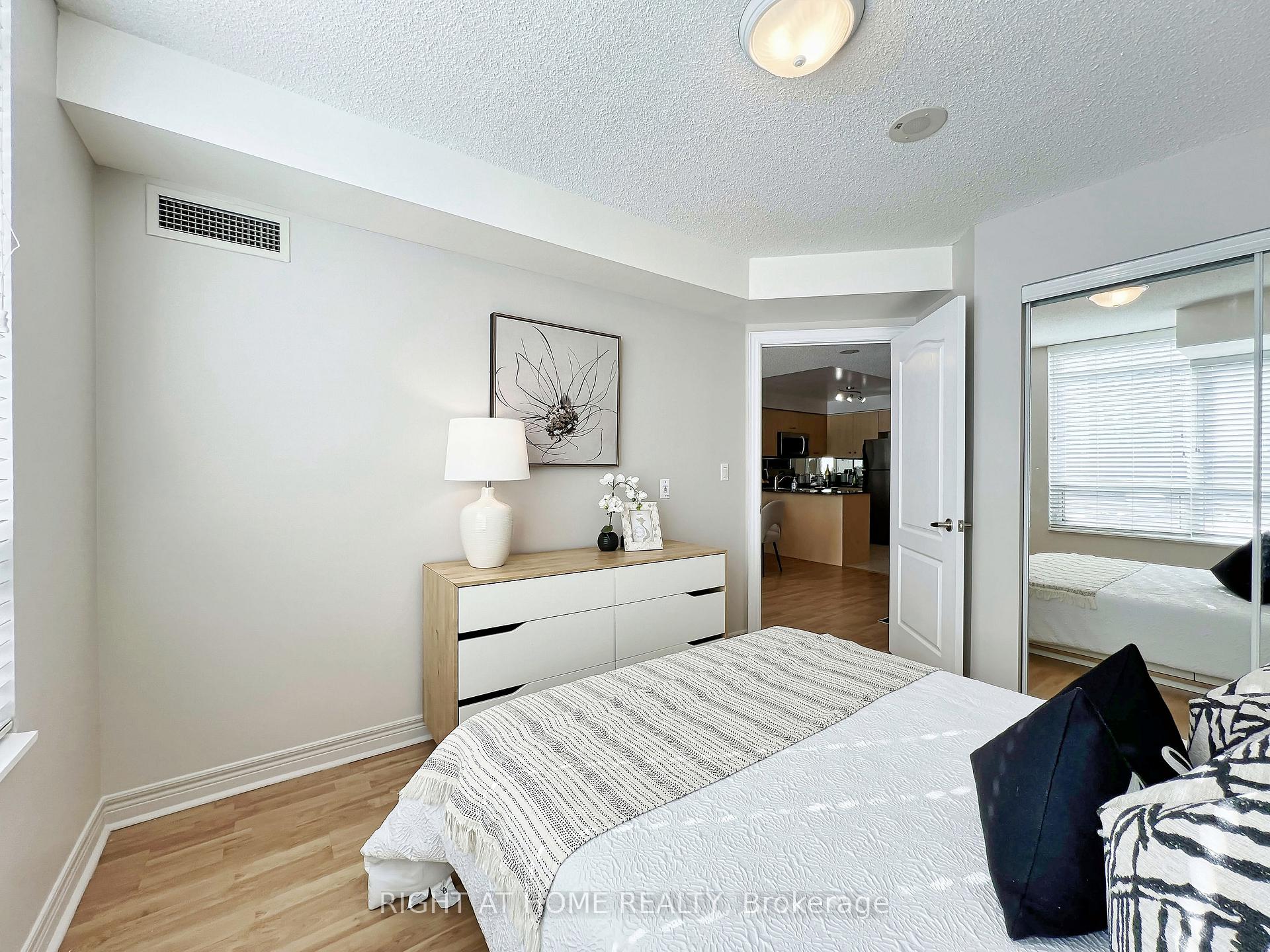 Photo 22 of Unit 502, 212 Eglinton Avenue E, Toronto, Mount Pleasant West — HOMEH