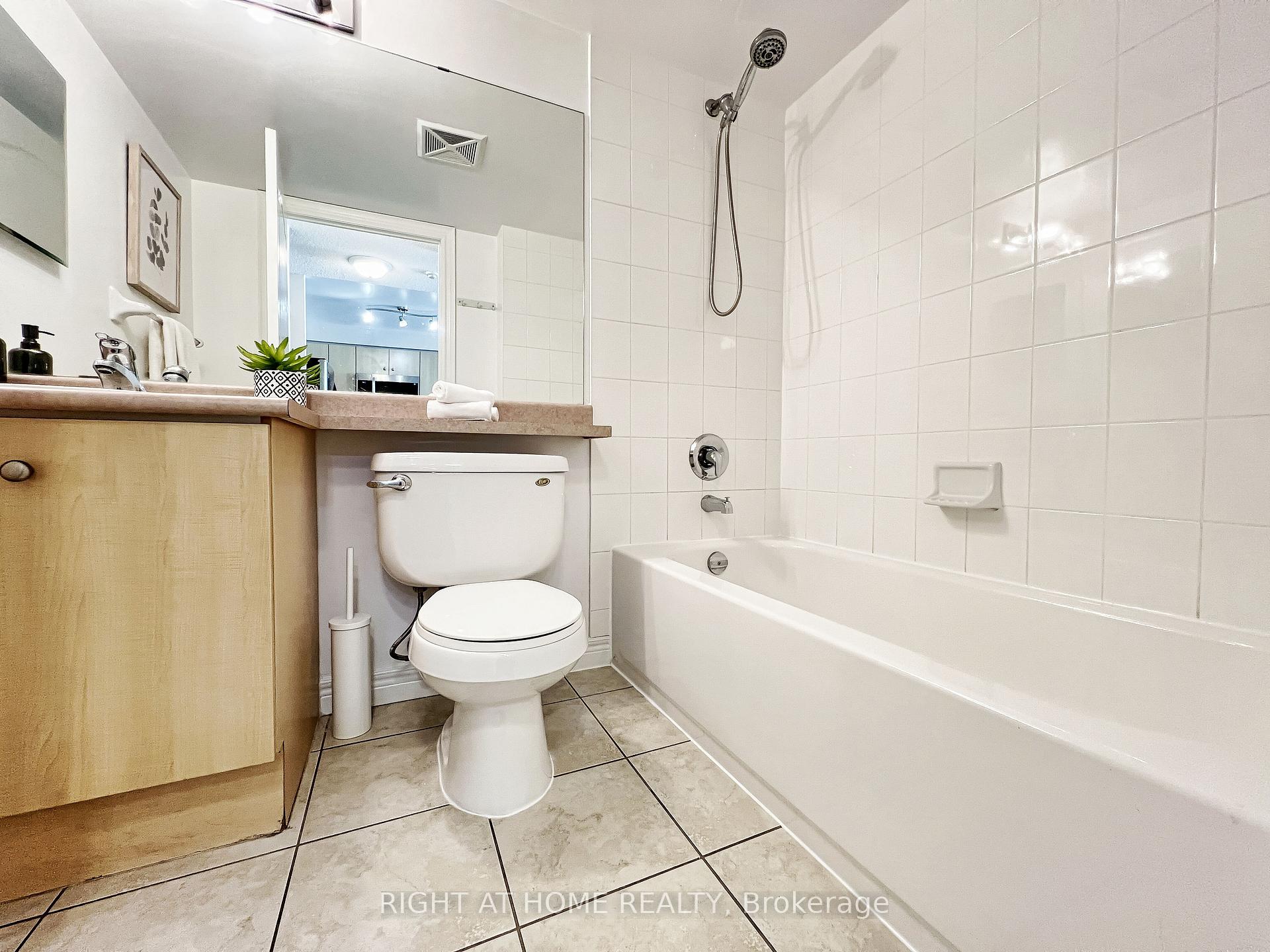 Photo 29 of Unit 502, 212 Eglinton Avenue E, Toronto, Mount Pleasant West — HOMEH
