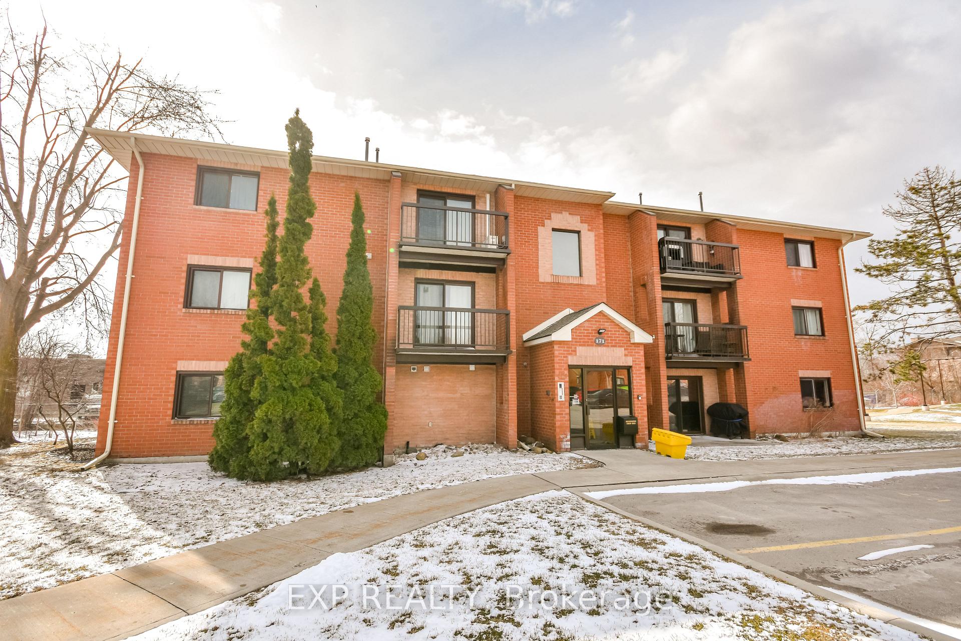 Front of Unit F1, 171 Edgehill Drive