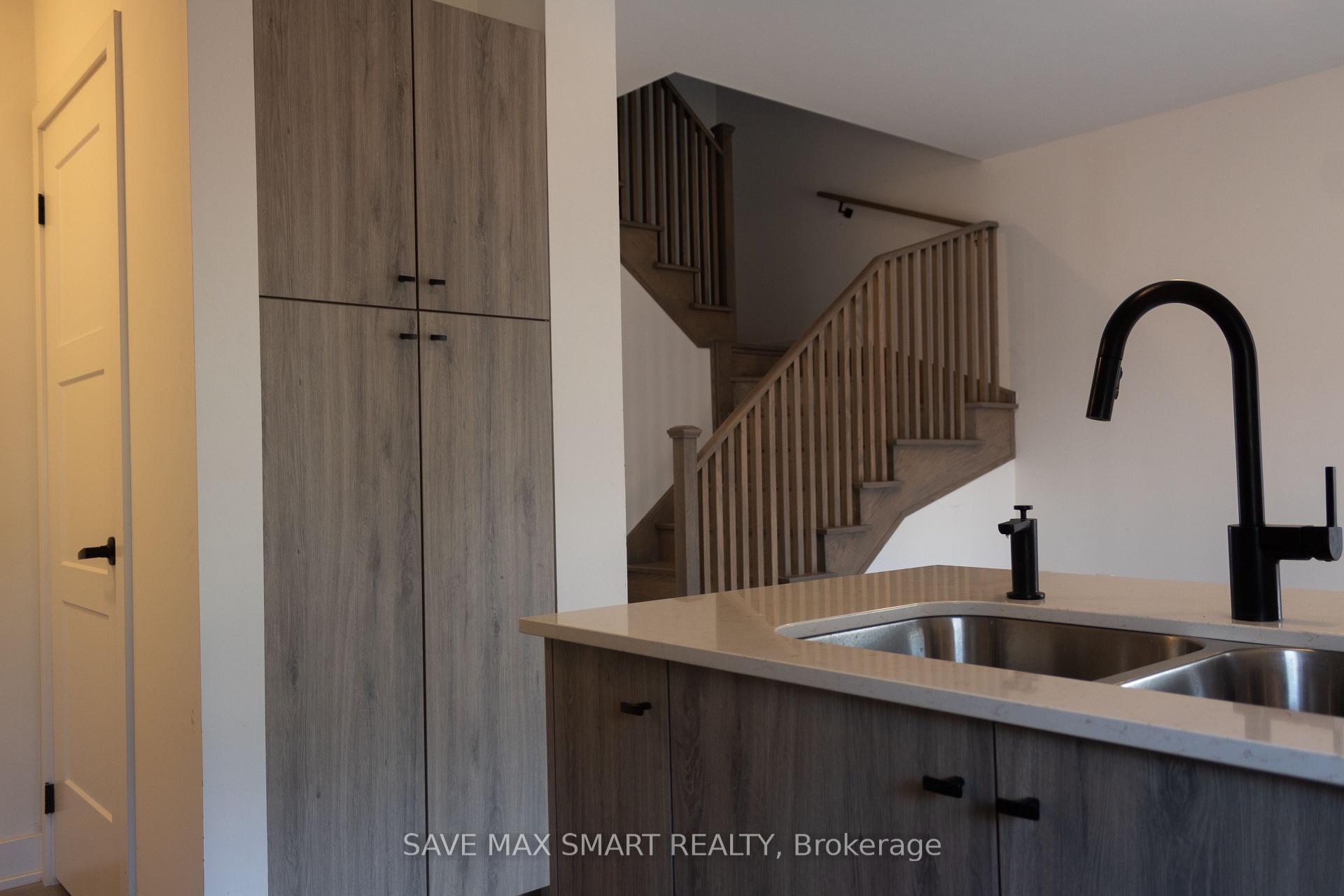 Photo 9 of 232 Prince William Way, Barrie, Rural Barrie Southeast — HOMEH