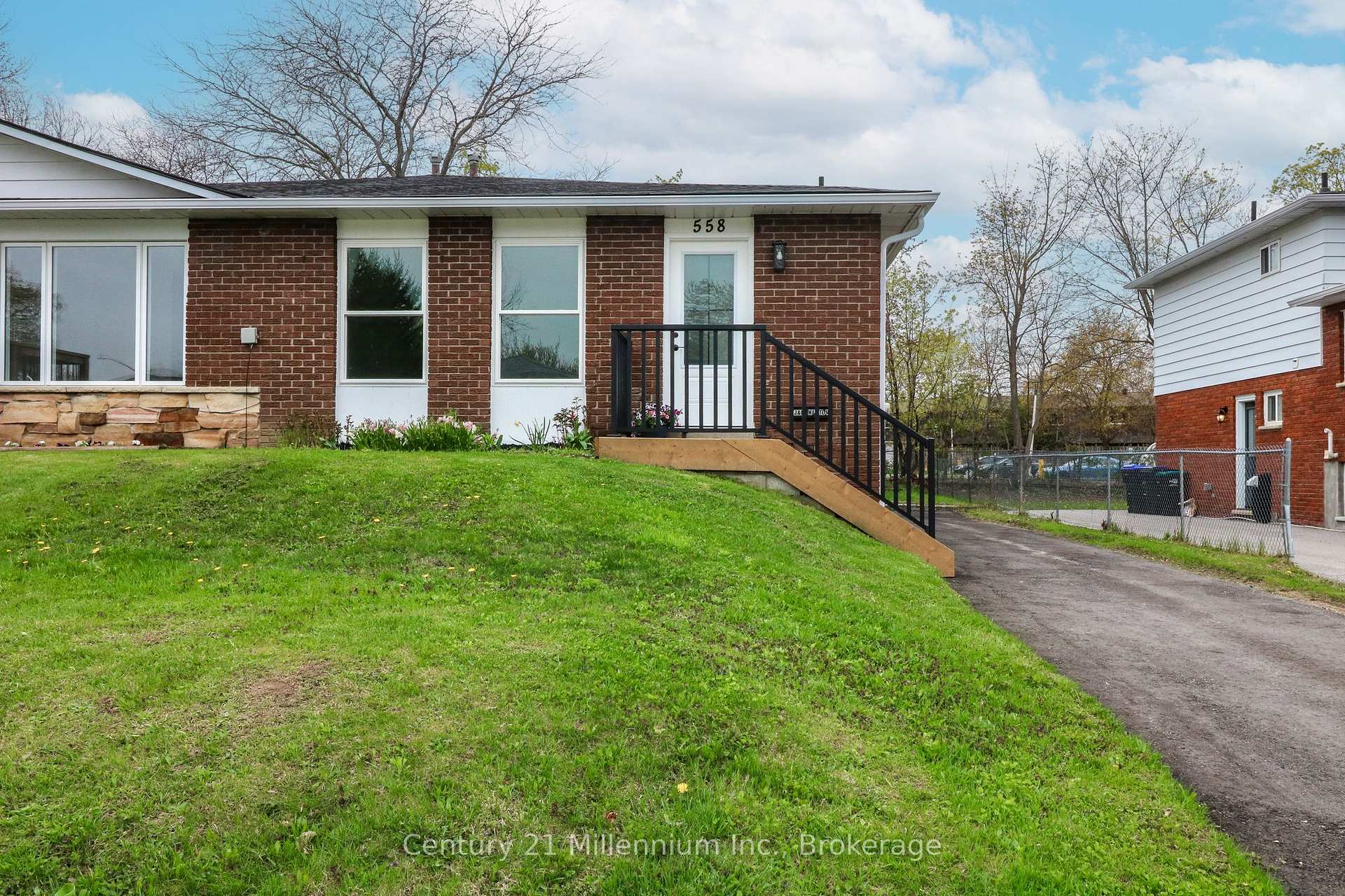 Photo 2 of 558 Spruce Street, Collingwood — HOMEH