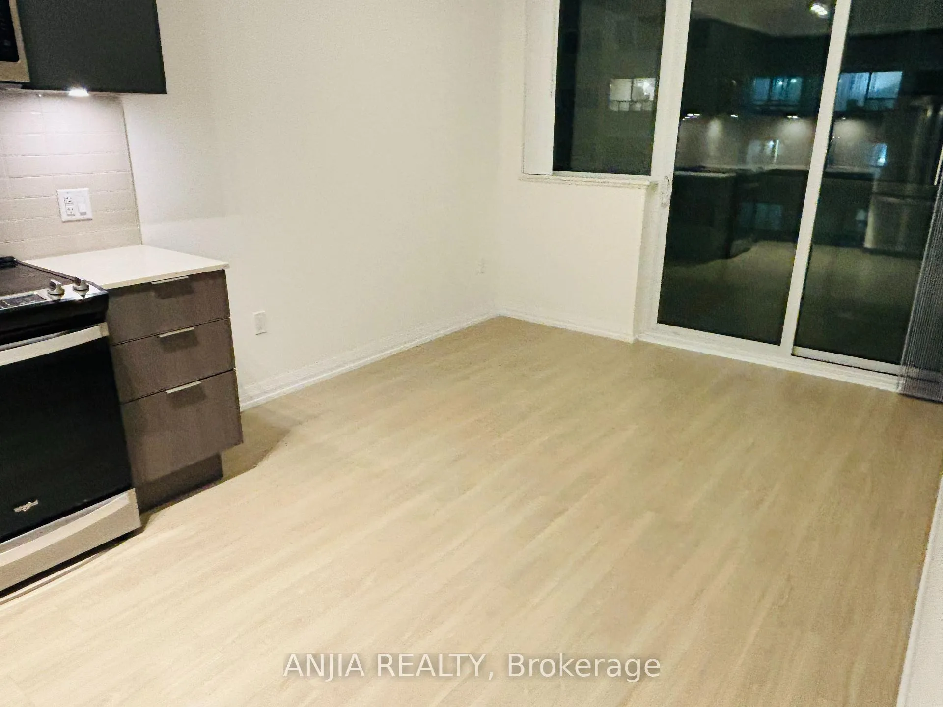 Photo 5 of Unit 615, 50 Dunfield Avenue, Toronto, Mount Pleasant West — HOMEH