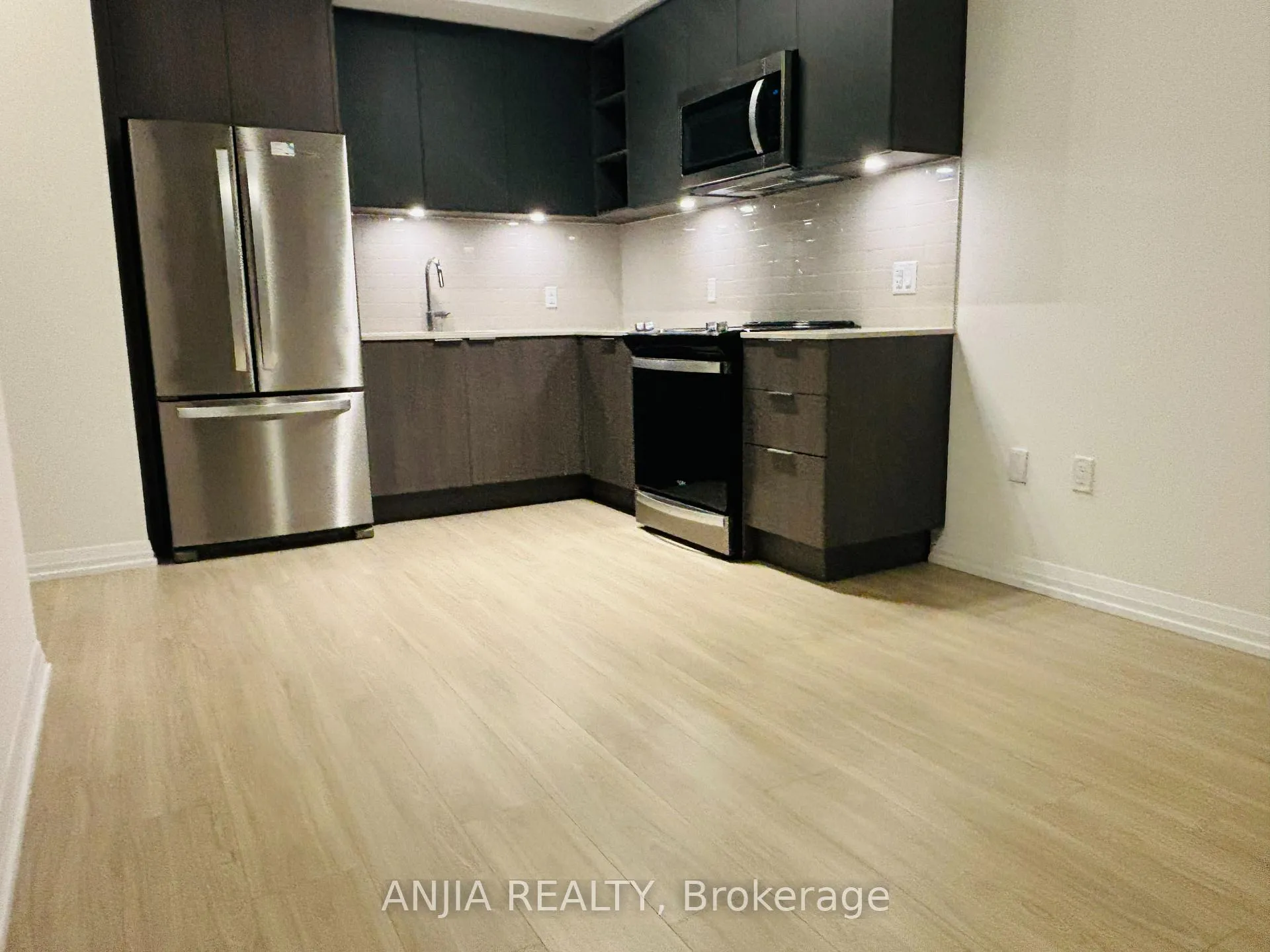 Photo 6 of Unit 615, 50 Dunfield Avenue, Toronto, Mount Pleasant West — HOMEH
