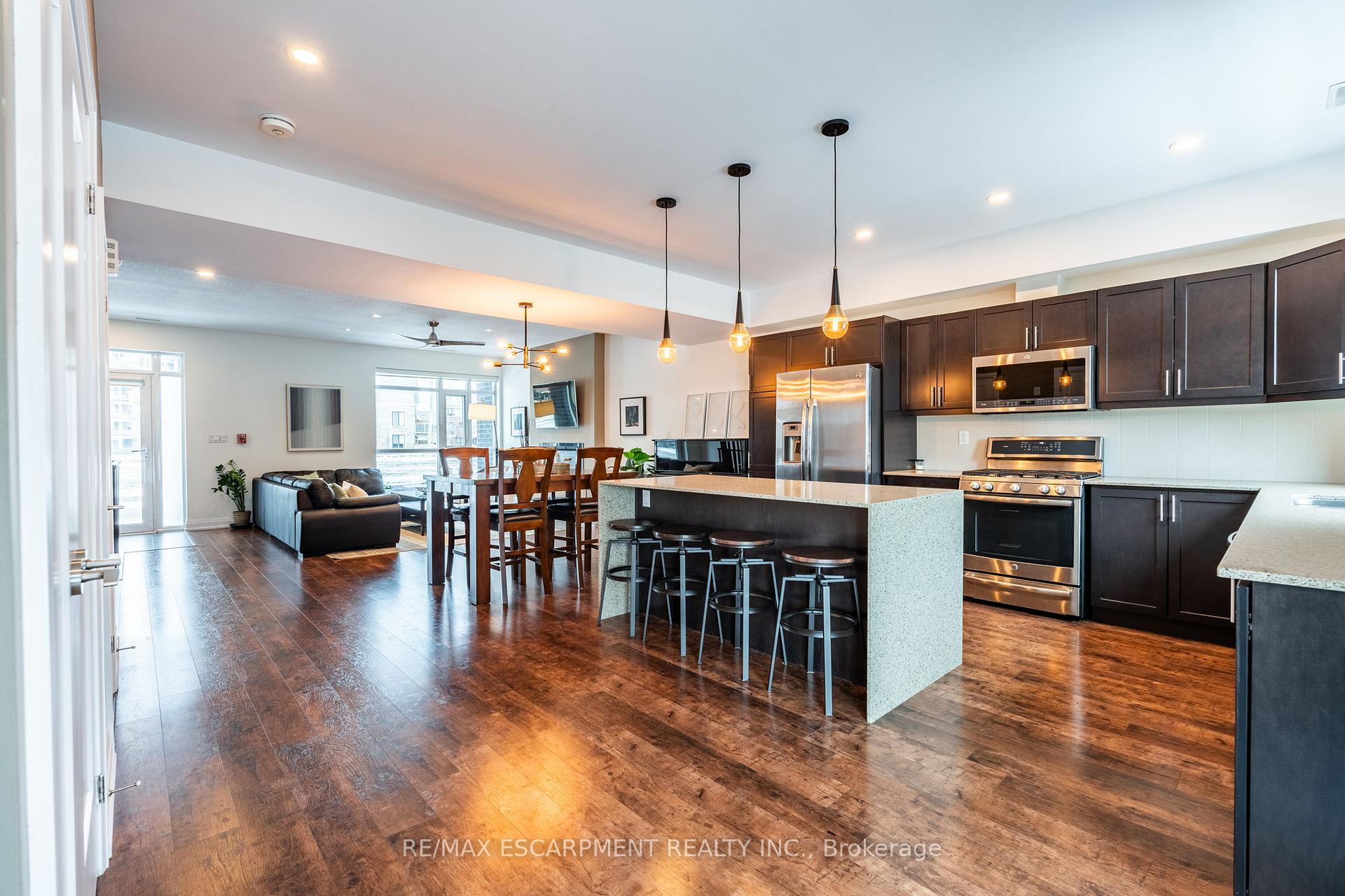 Photo 5 of 4 Concord Place, Grimsby, Grimsby Beach — HOMEH