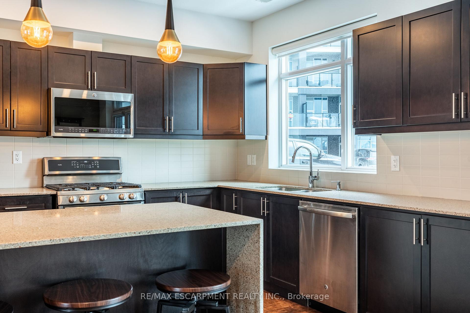 Photo 9 of 4 Concord Place, Grimsby, Grimsby Beach — HOMEH