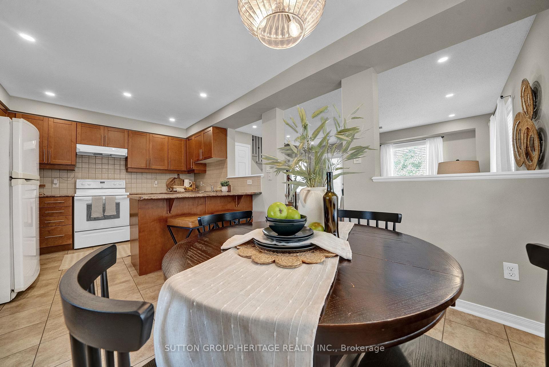 Photo 8 of Unit 38, 460 Woodmount Drive, Oshawa, Samac — HOMEH