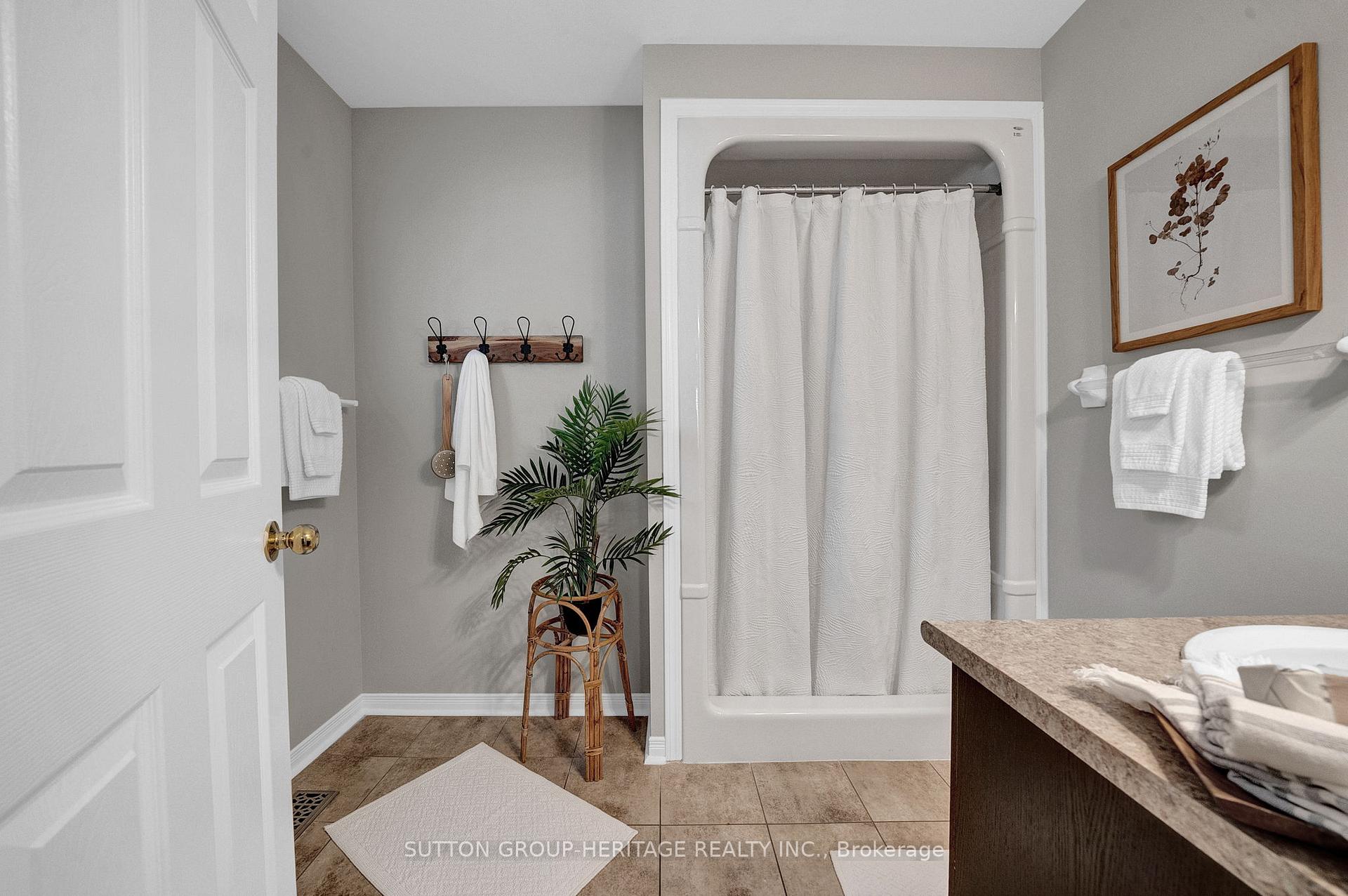 Photo 15 of Unit 38, 460 Woodmount Drive, Oshawa, Samac — HOMEH