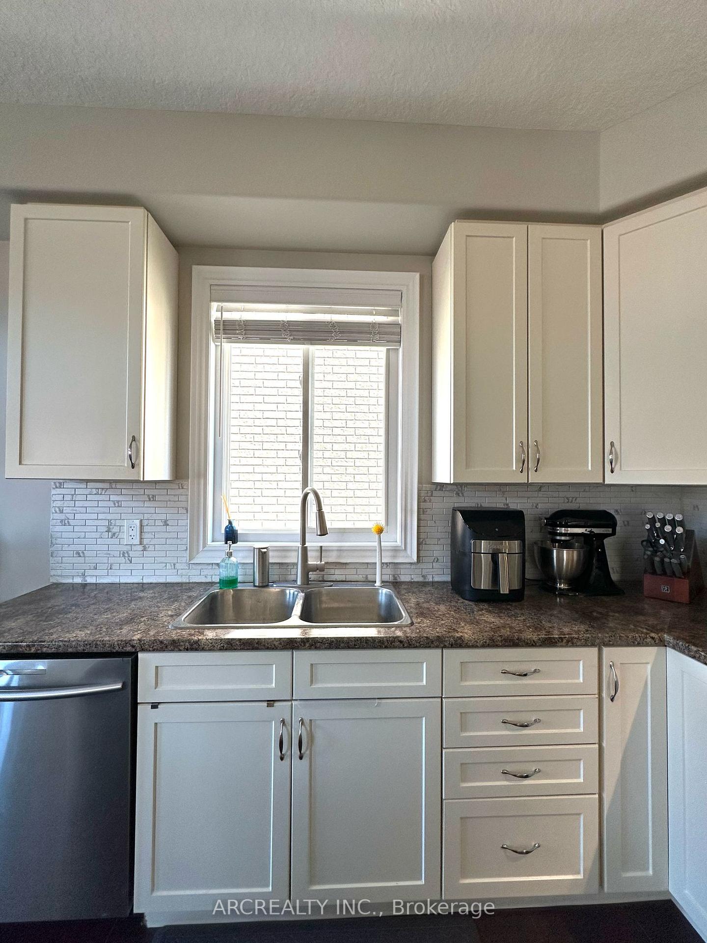 Photo 10 of 36 Booth Lane, Barrie, Painswick South — HOMEH
