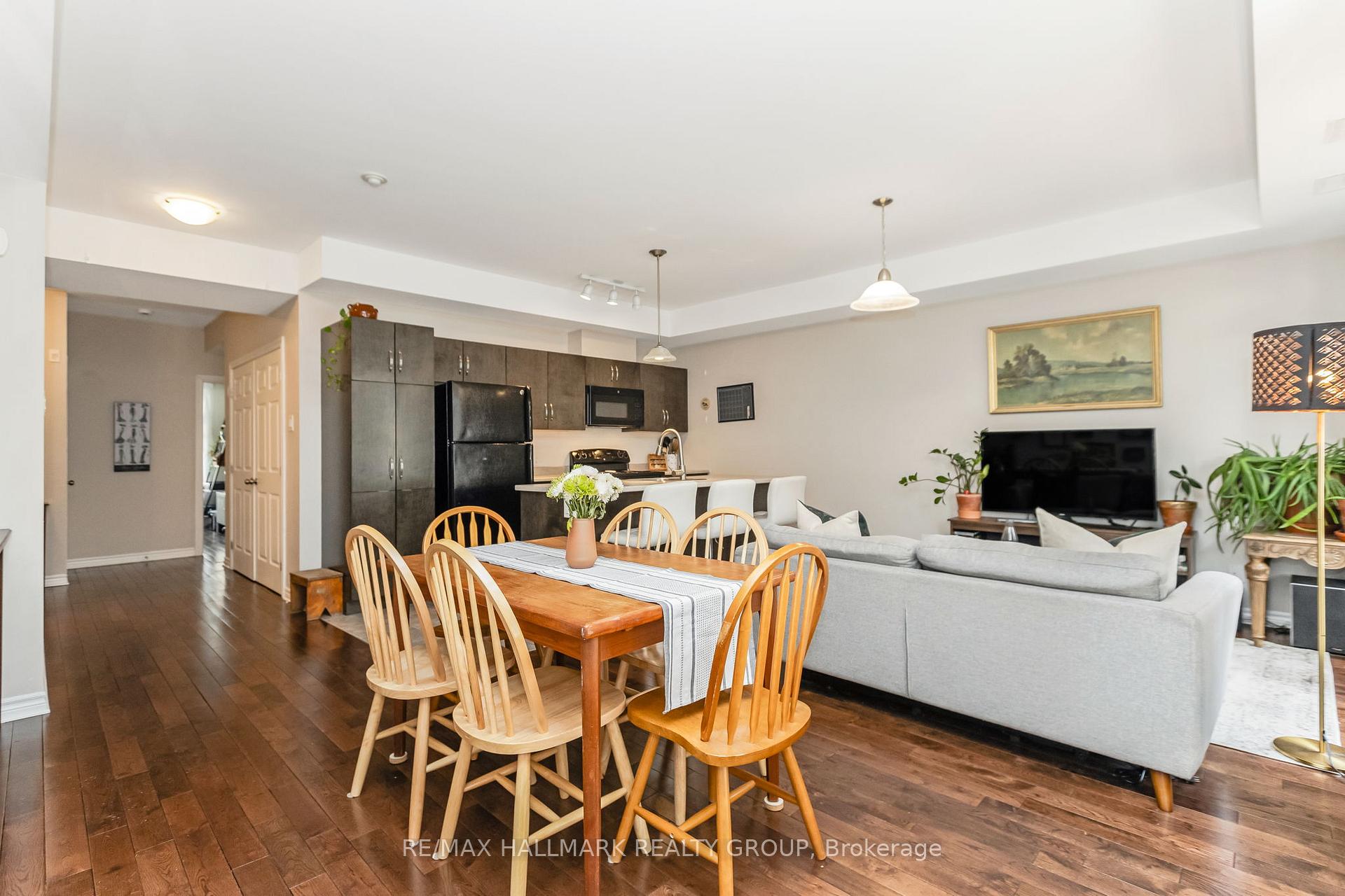 Photo 7 of Unit C, 322 Everest Private, Ottawa, Elmvale Acres — HOMEH