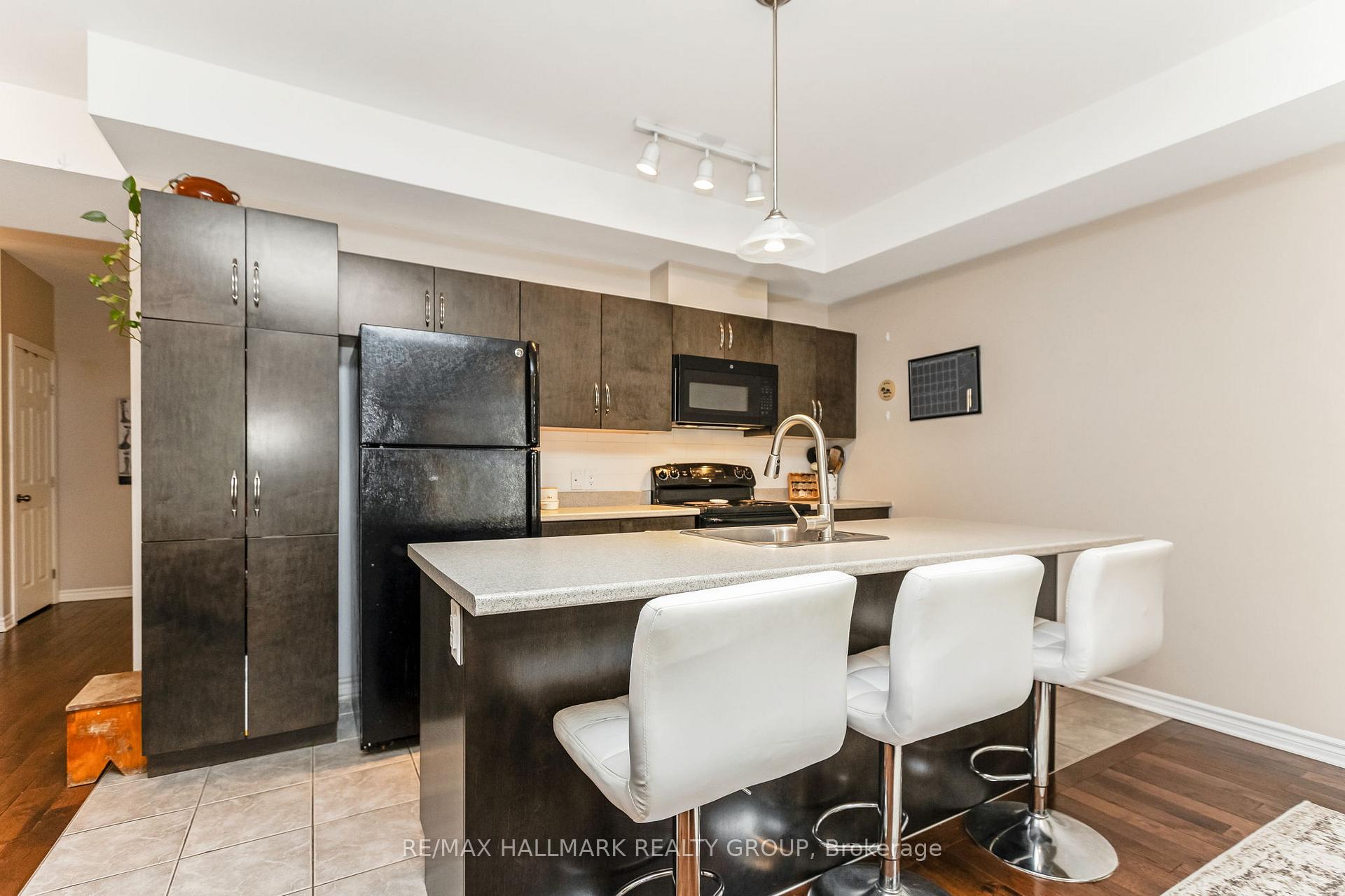 Photo 10 of Unit C, 322 Everest Private, Ottawa, Elmvale Acres — HOMEH