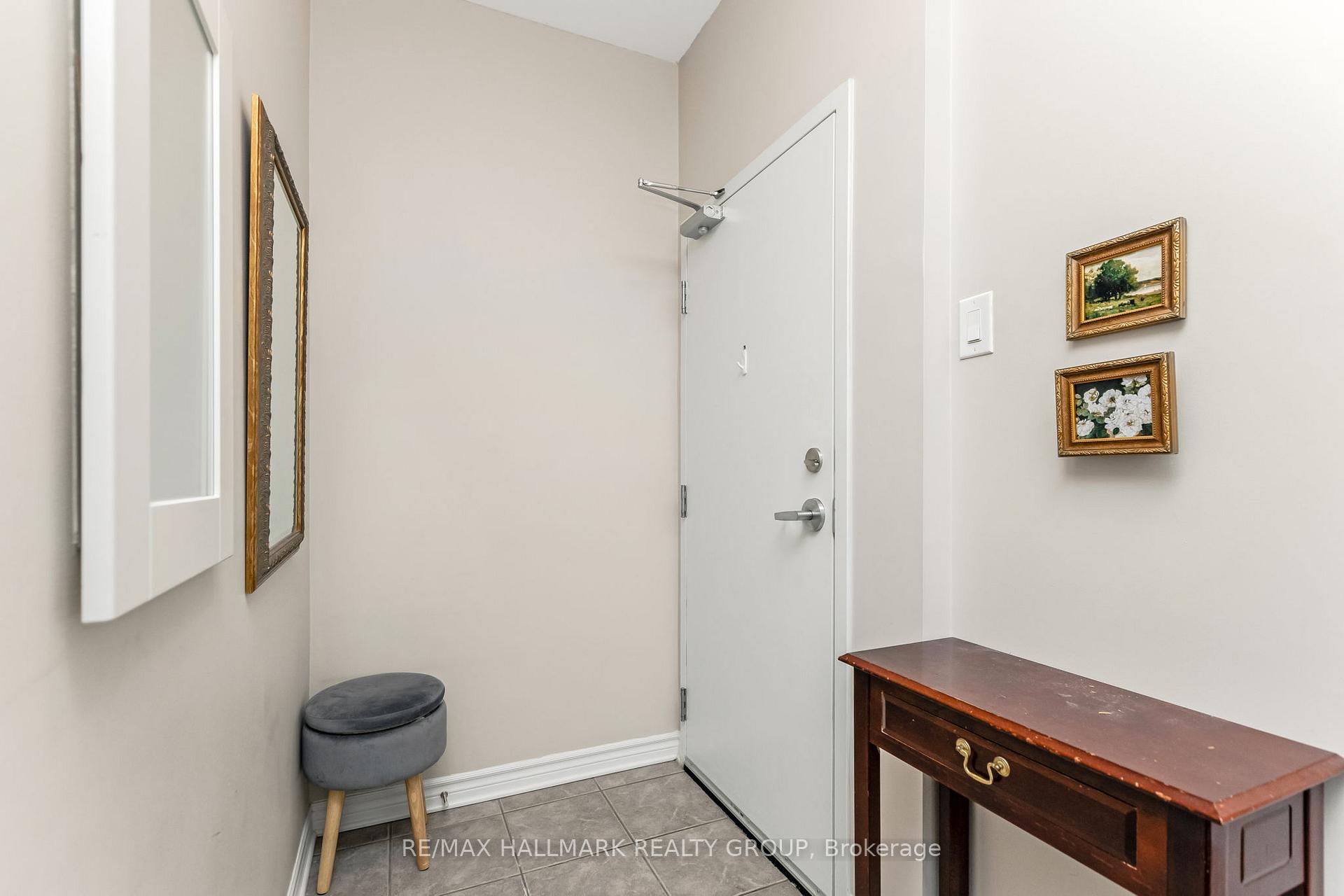 Photo 17 of Unit C, 322 Everest Private, Ottawa, Elmvale Acres — HOMEH
