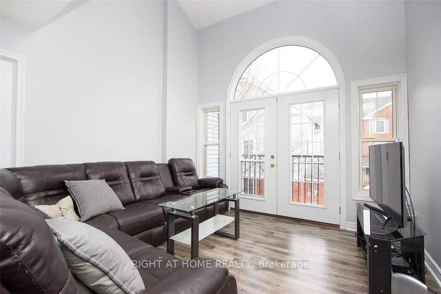 Photo 2 of Unit D-17, 1663 Nash Road, Clarington, Courtice — HOMEH