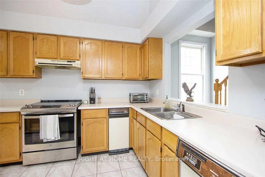 Photo 8 of Unit D-17, 1663 Nash Road, Clarington, Courtice — HOMEH