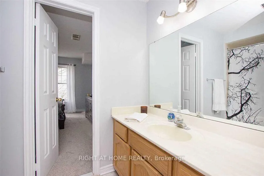 Photo 9 of Unit D-17, 1663 Nash Road, Clarington, Courtice — HOMEH