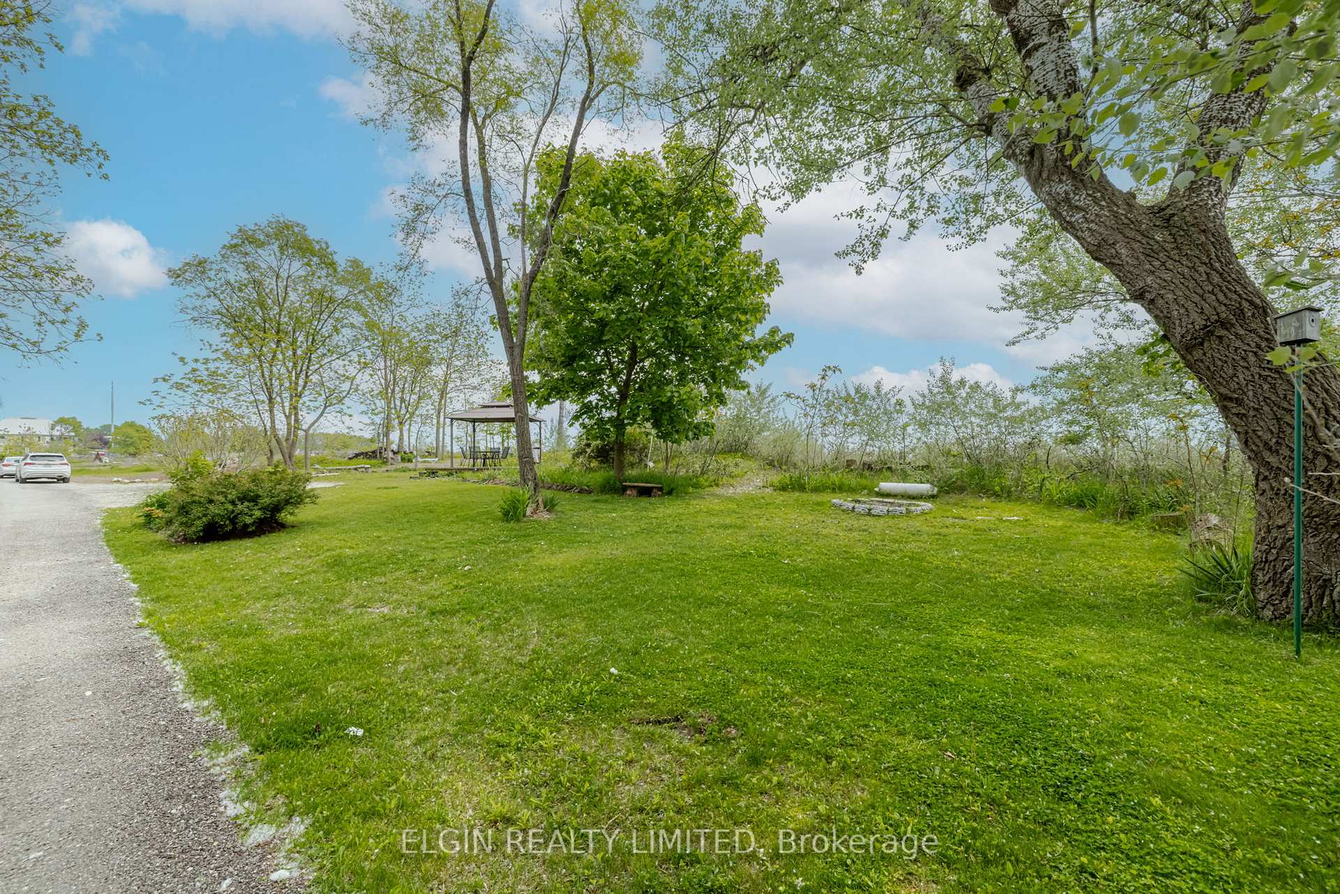 Photo 40 of 547 West Edith Cavell Boulevard, Central Elgin, Rural Central Elgin — HOMEH