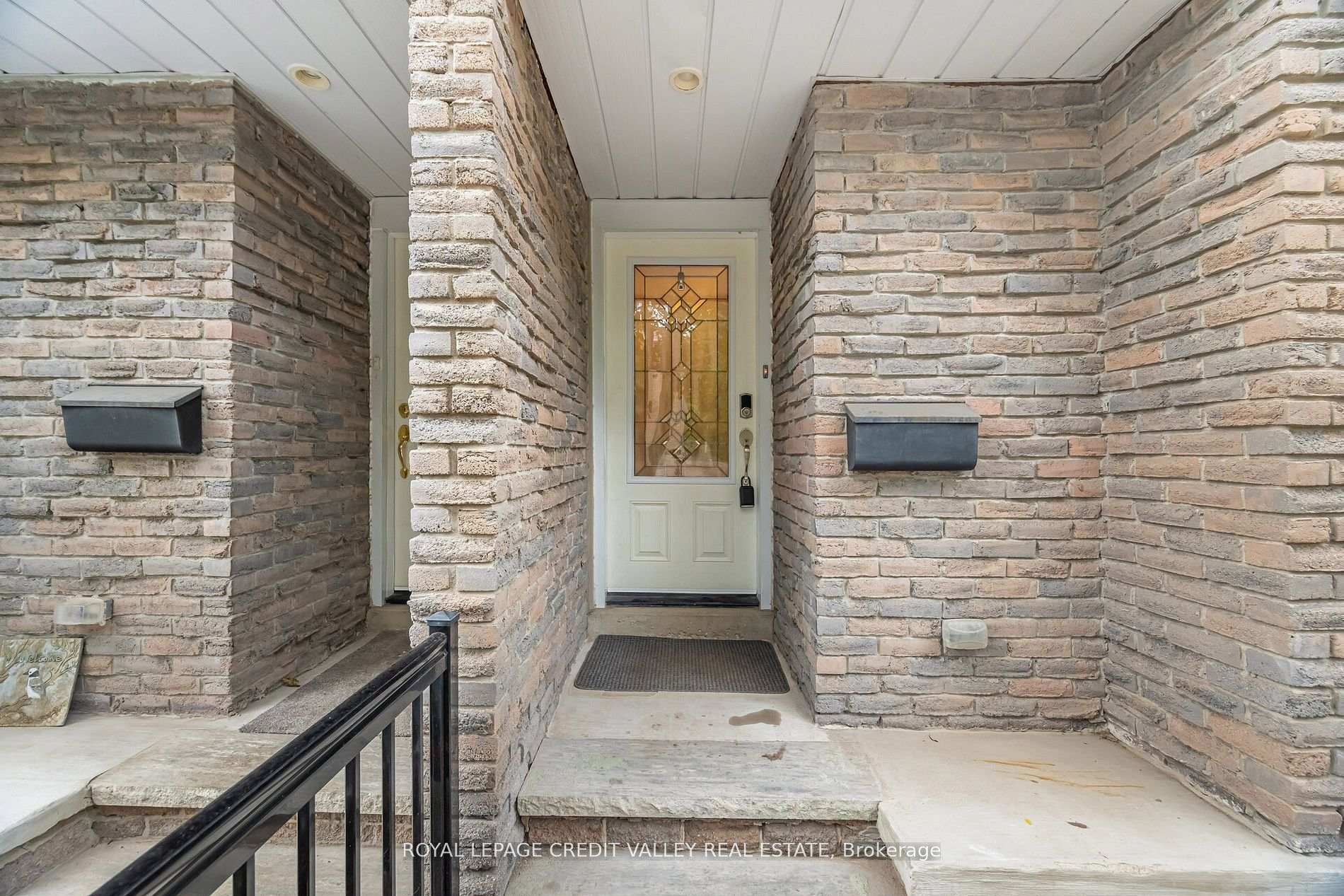 Photo 4 of Unit 2, 2 North Street, Barrie, Wellington — HOMEH