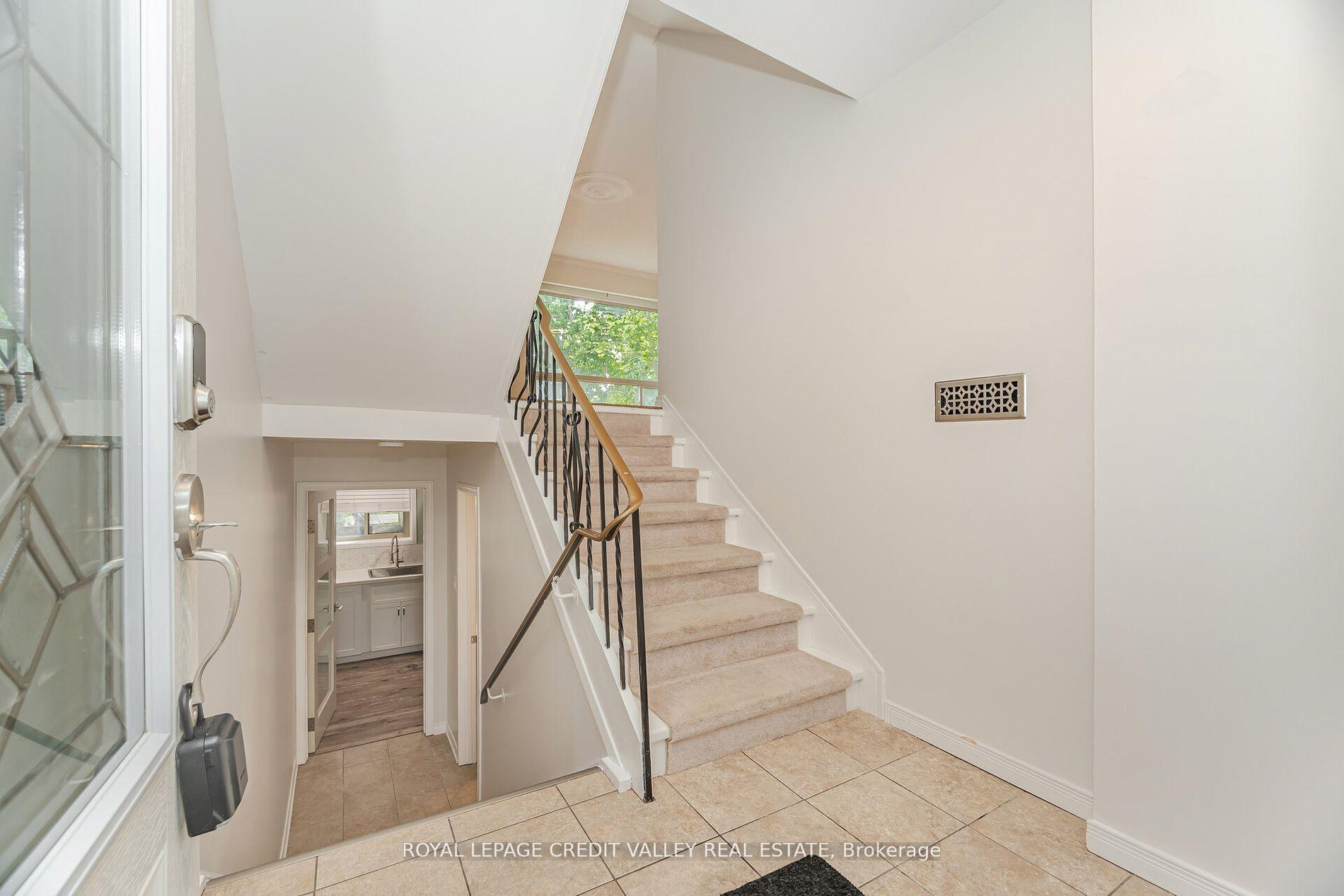 Photo 5 of Unit 2, 2 North Street, Barrie, Wellington — HOMEH