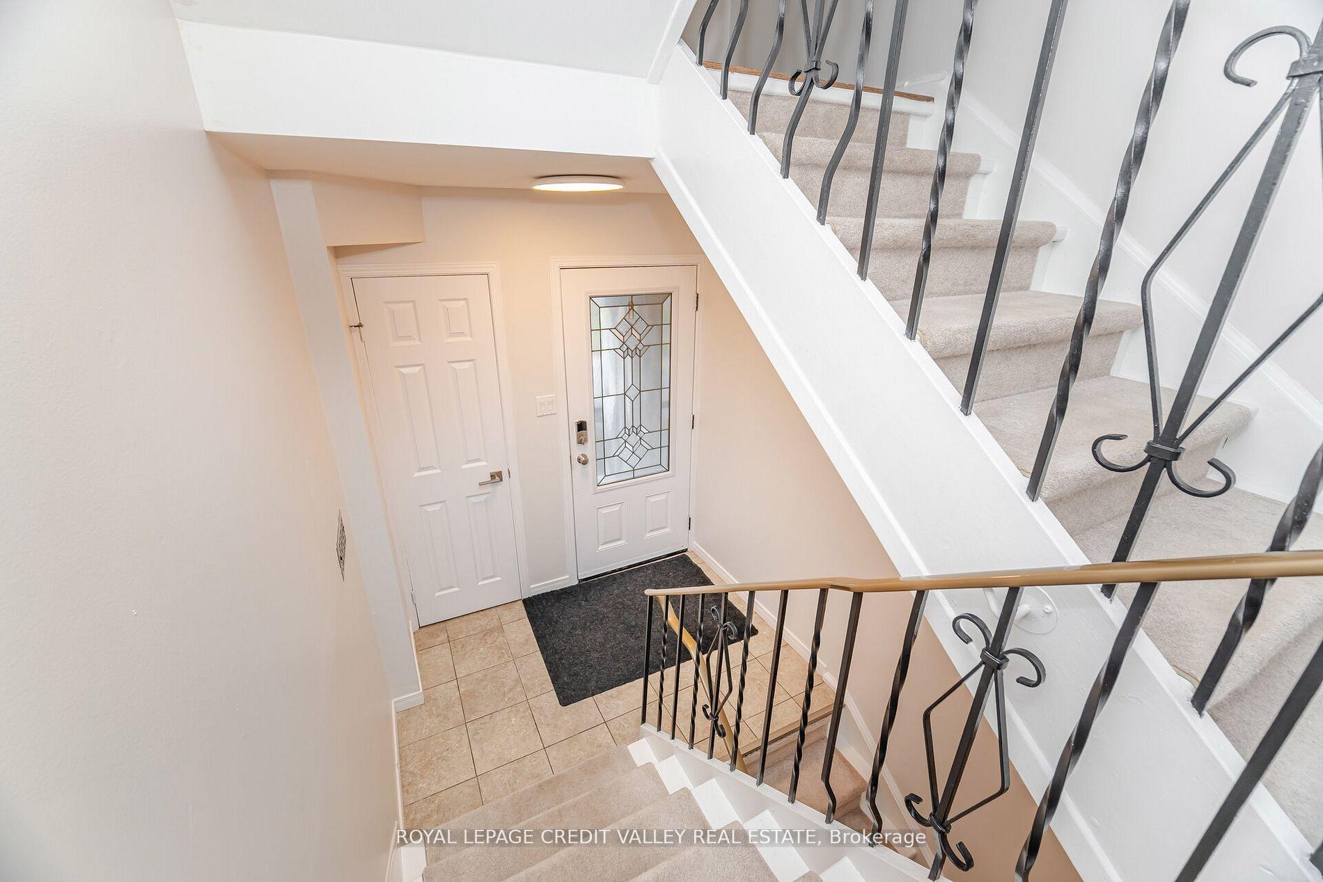Photo 6 of Unit 2, 2 North Street, Barrie, Wellington — HOMEH