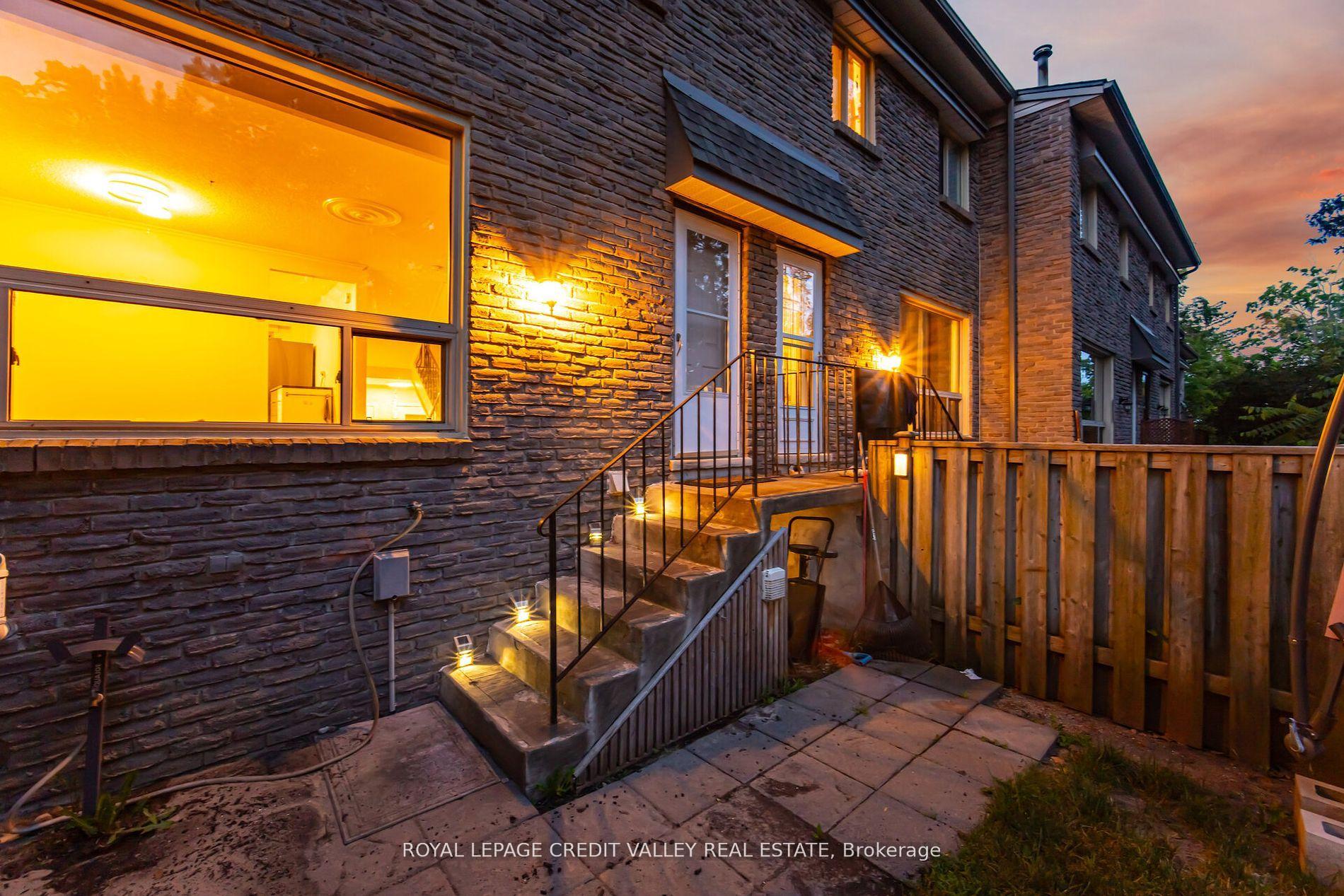 Photo 26 of Unit 2, 2 North Street, Barrie, Wellington — HOMEH