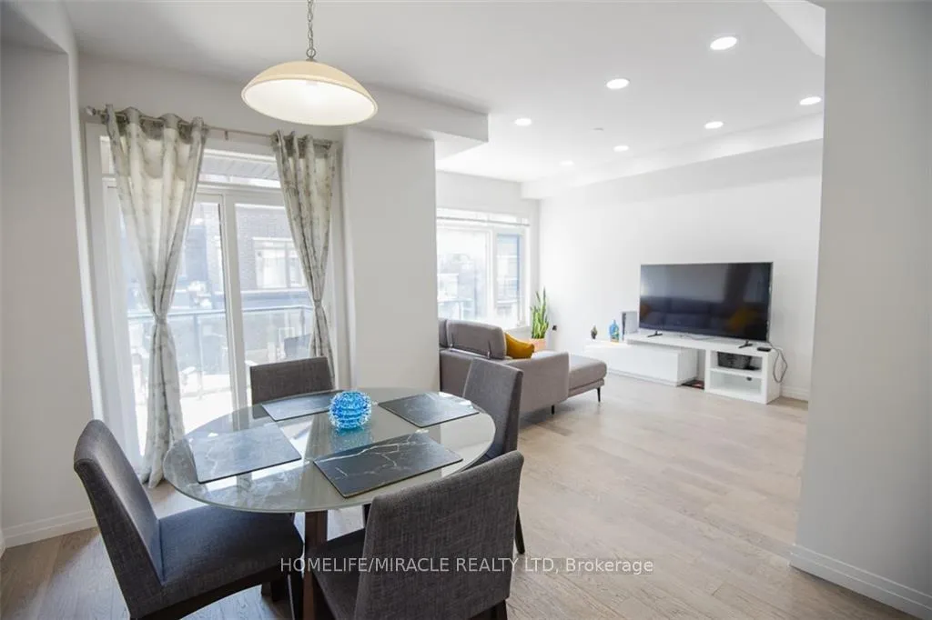 Photo 4 of Unit 130, 30 Times Square Boulevard, Hamilton, Stoney Creek Mountain — HOMEH