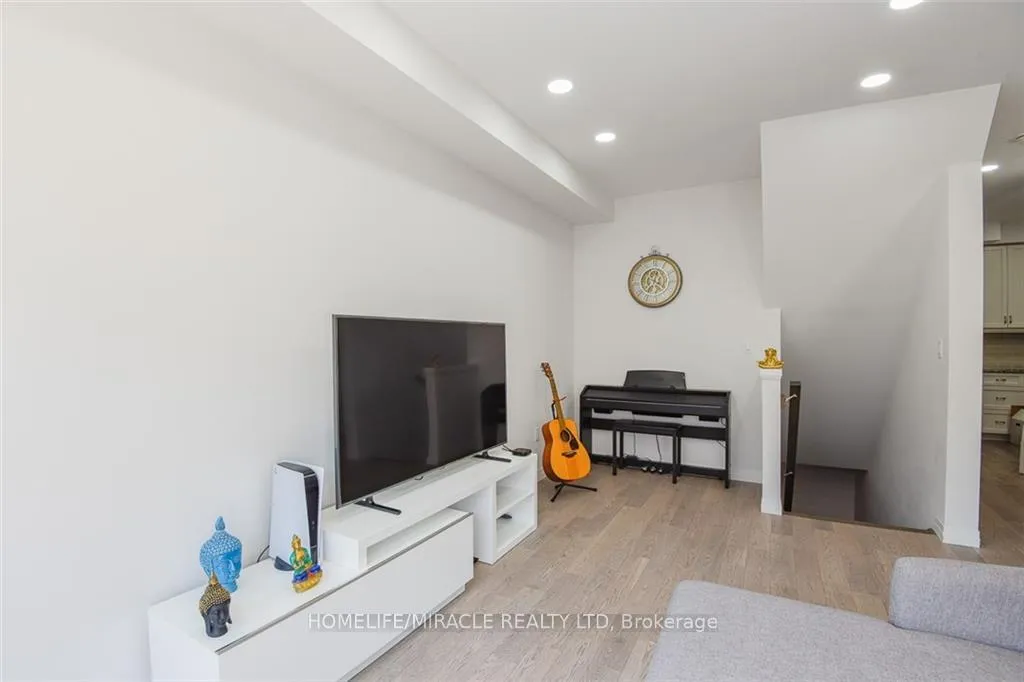 Photo 14 of Unit 130, 30 Times Square Boulevard, Hamilton, Stoney Creek Mountain — HOMEH