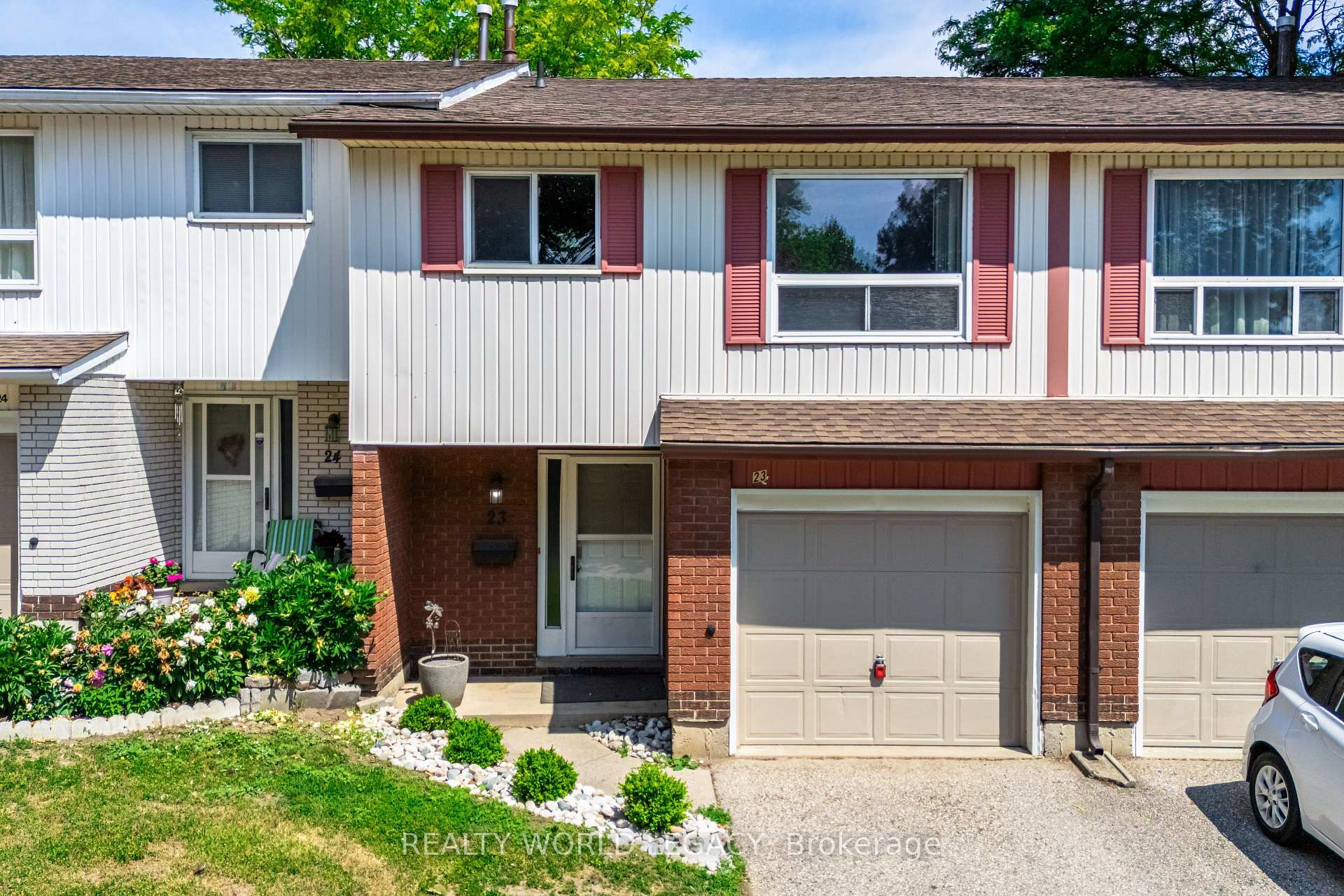 Front of Unit 23, 281 Bluevale Street N