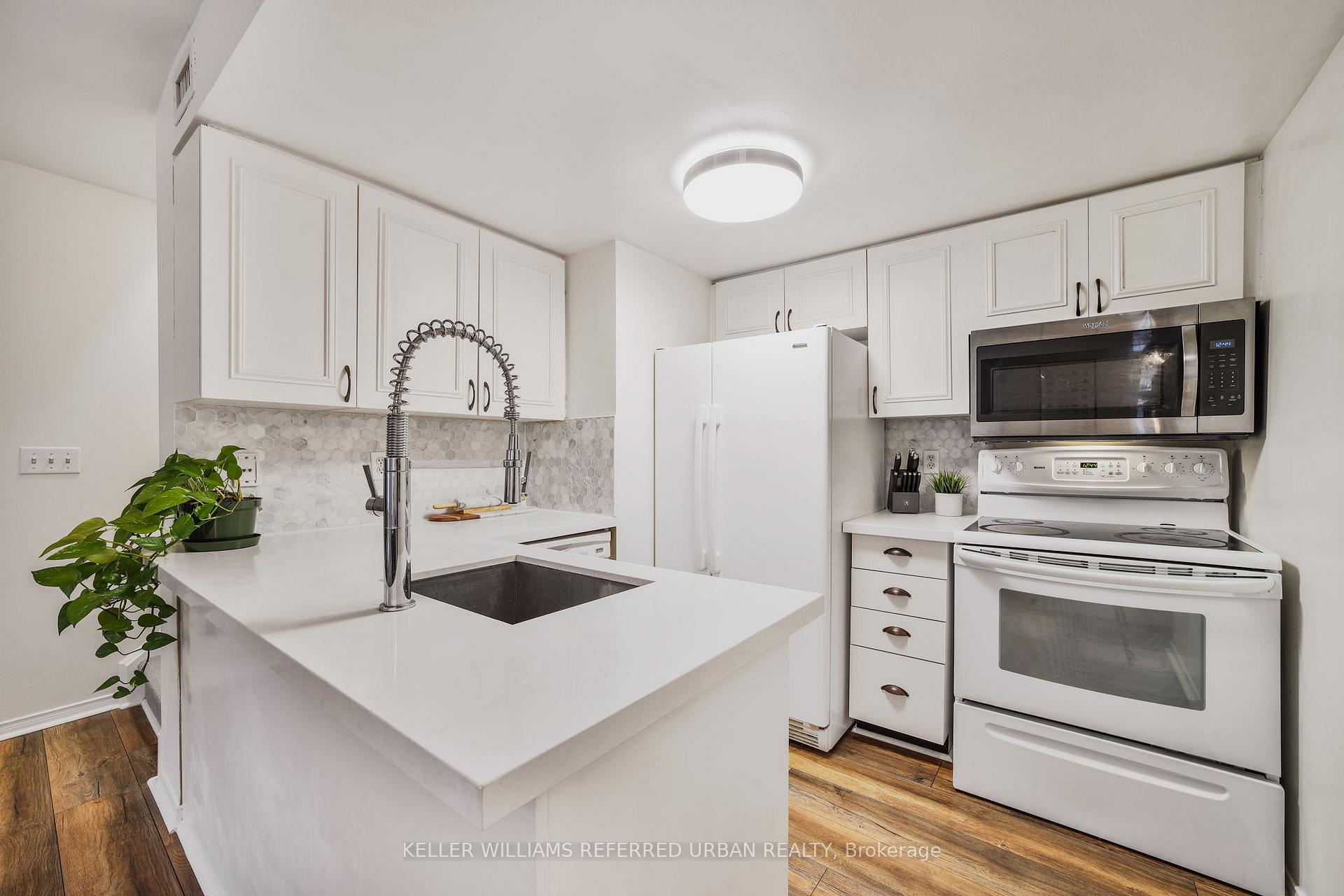 Photo 6 of Unit 15, 108 Redpath Avenue, Toronto, Mount Pleasant West — HOMEH