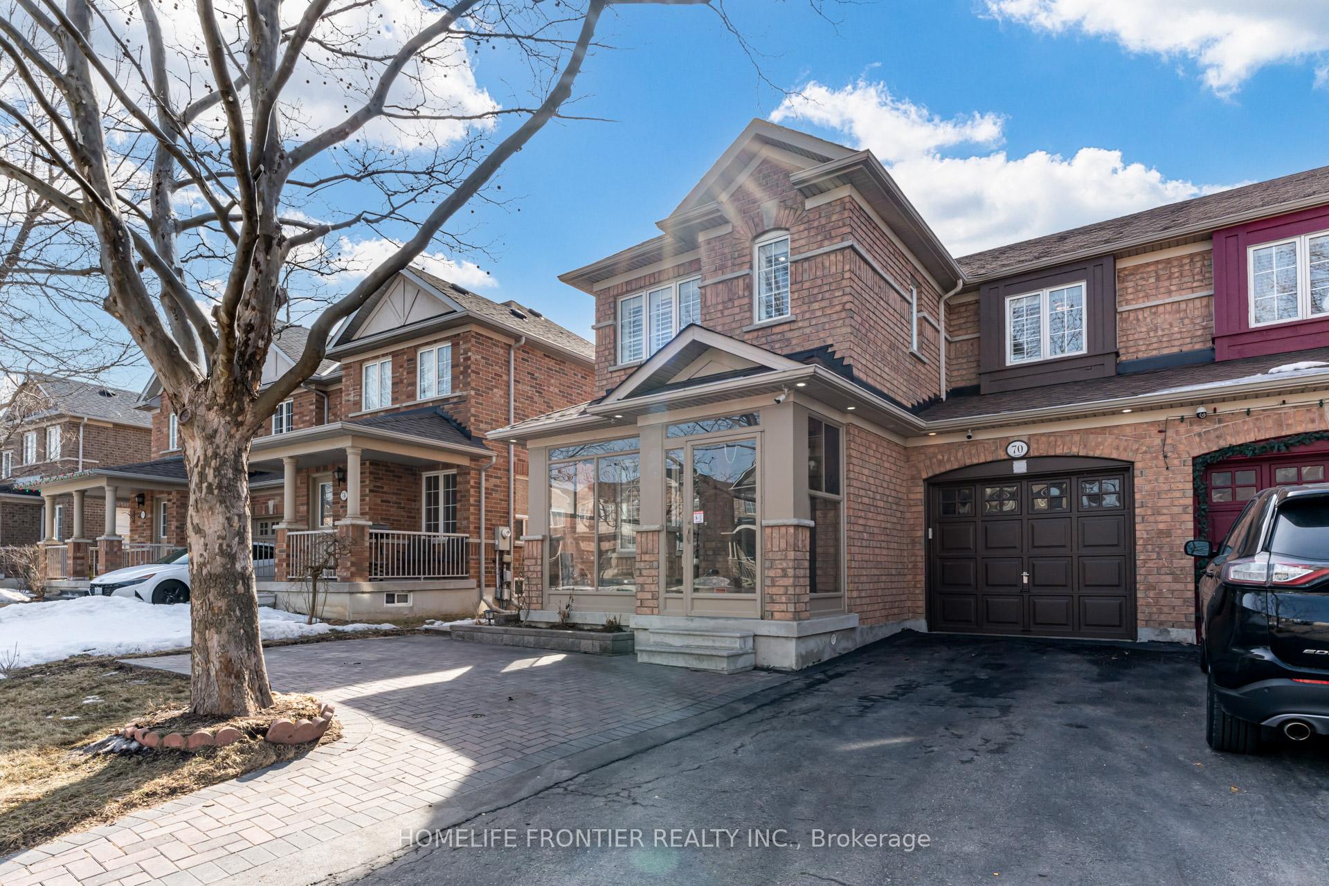 Photo 2 of 70 Starr Crescent, Aurora, Bayview Northeast — HOMEH