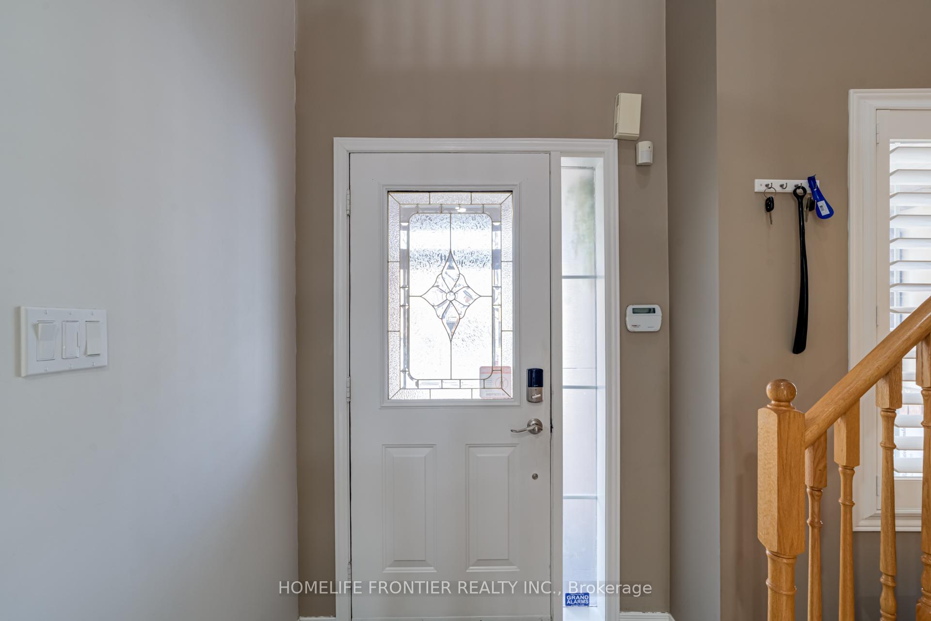 Photo 5 of 70 Starr Crescent, Aurora, Bayview Northeast — HOMEH