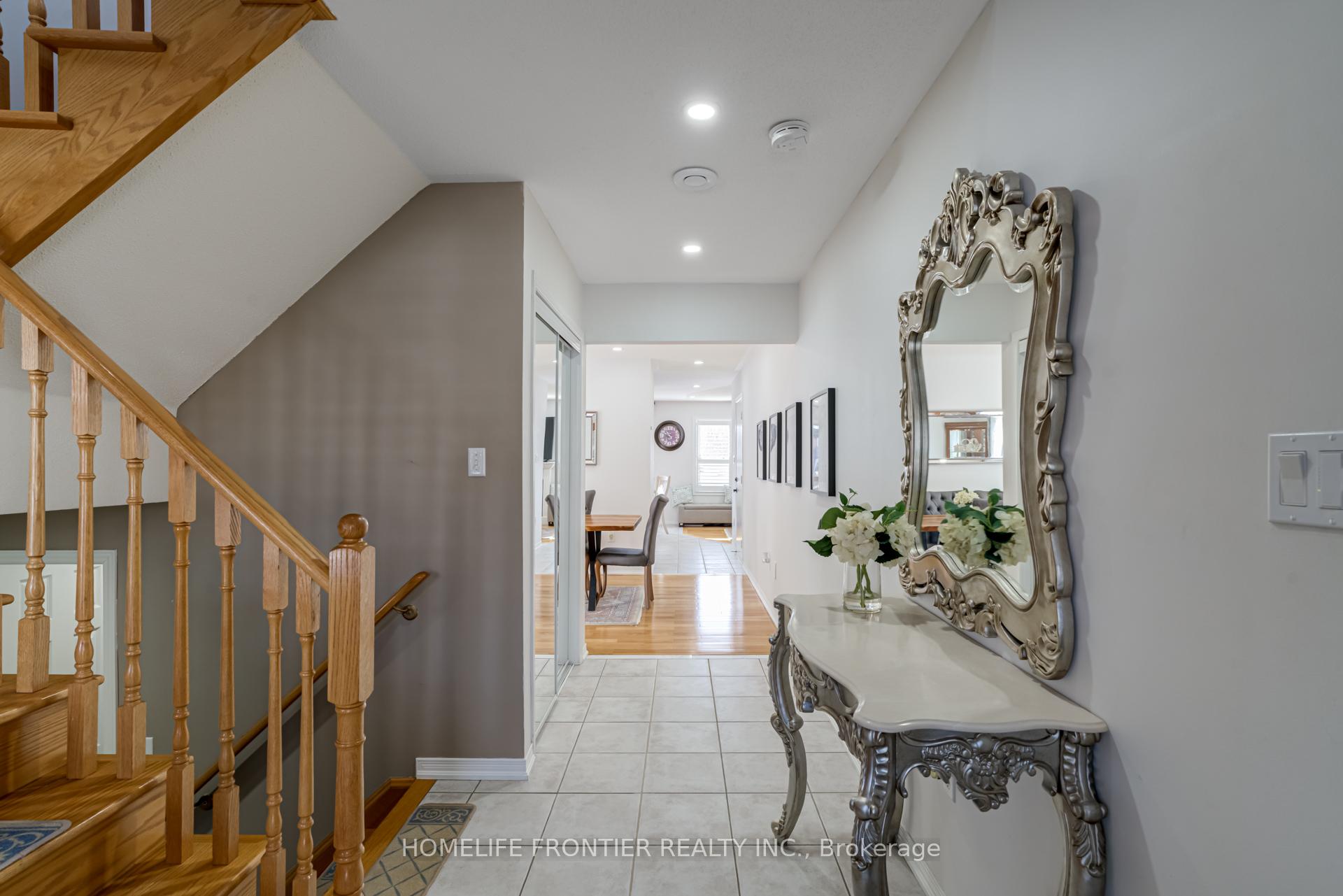 Photo 6 of 70 Starr Crescent, Aurora, Bayview Northeast — HOMEH
