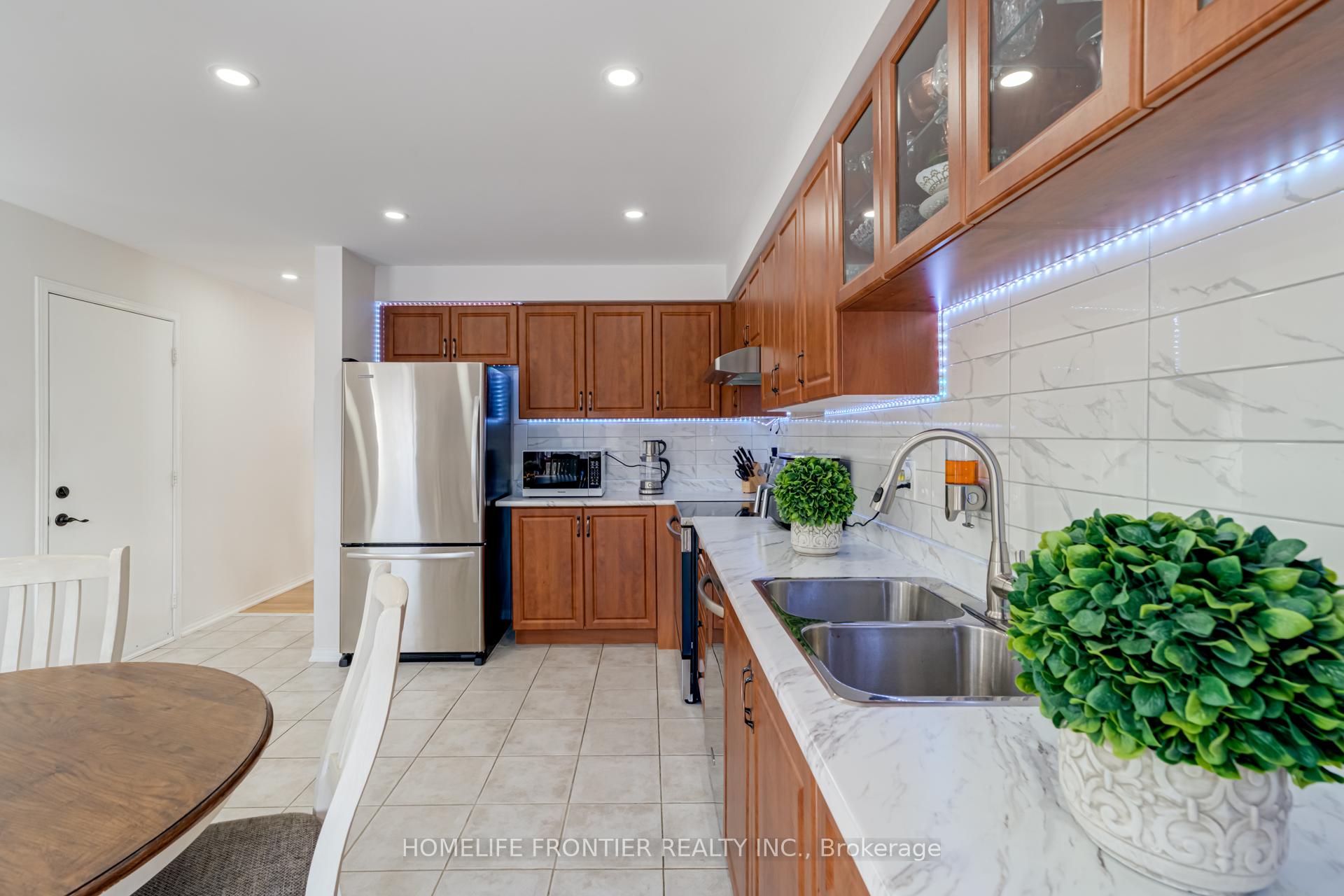 Photo 11 of 70 Starr Crescent, Aurora, Bayview Northeast — HOMEH