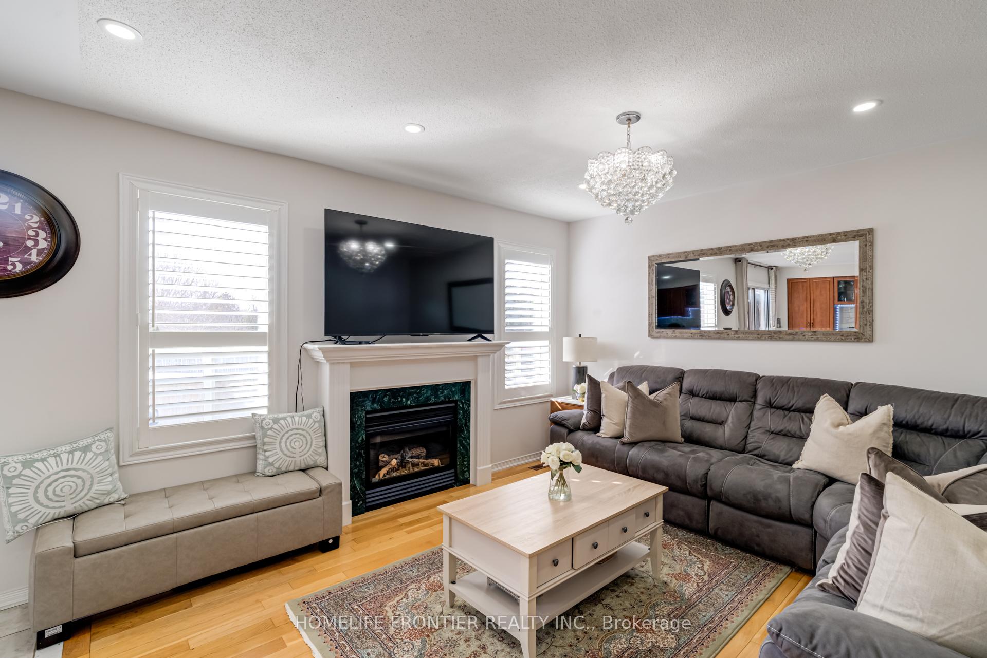 Photo 14 of 70 Starr Crescent, Aurora, Bayview Northeast — HOMEH