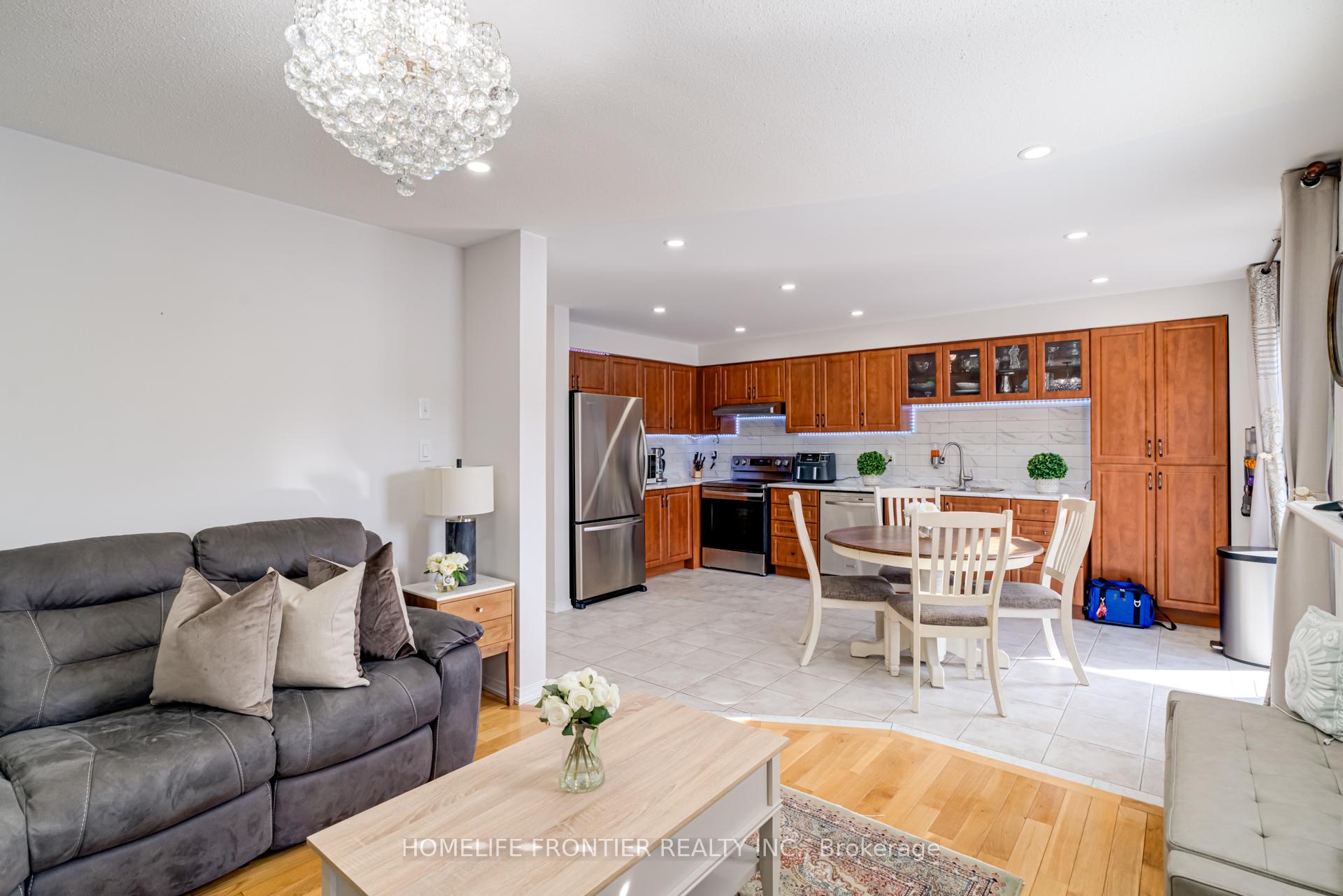 Photo 15 of 70 Starr Crescent, Aurora, Bayview Northeast — HOMEH