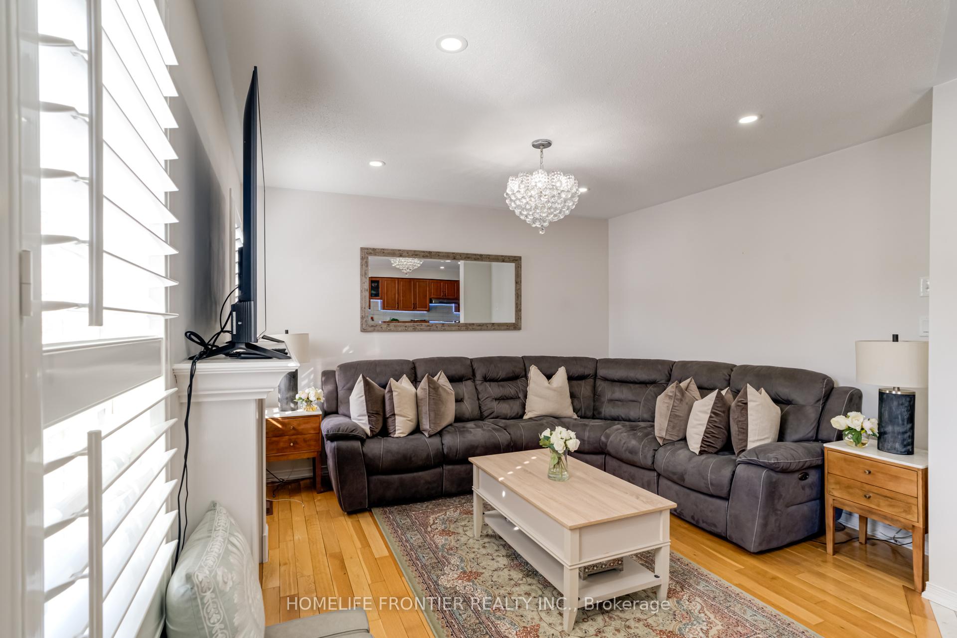 Photo 16 of 70 Starr Crescent, Aurora, Bayview Northeast — HOMEH
