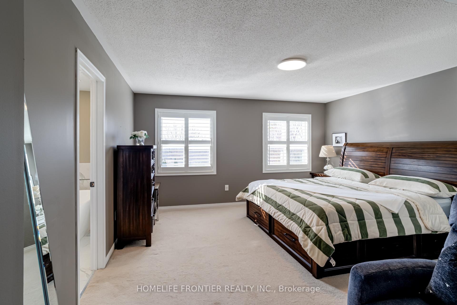 Photo 17 of 70 Starr Crescent, Aurora, Bayview Northeast — HOMEH
