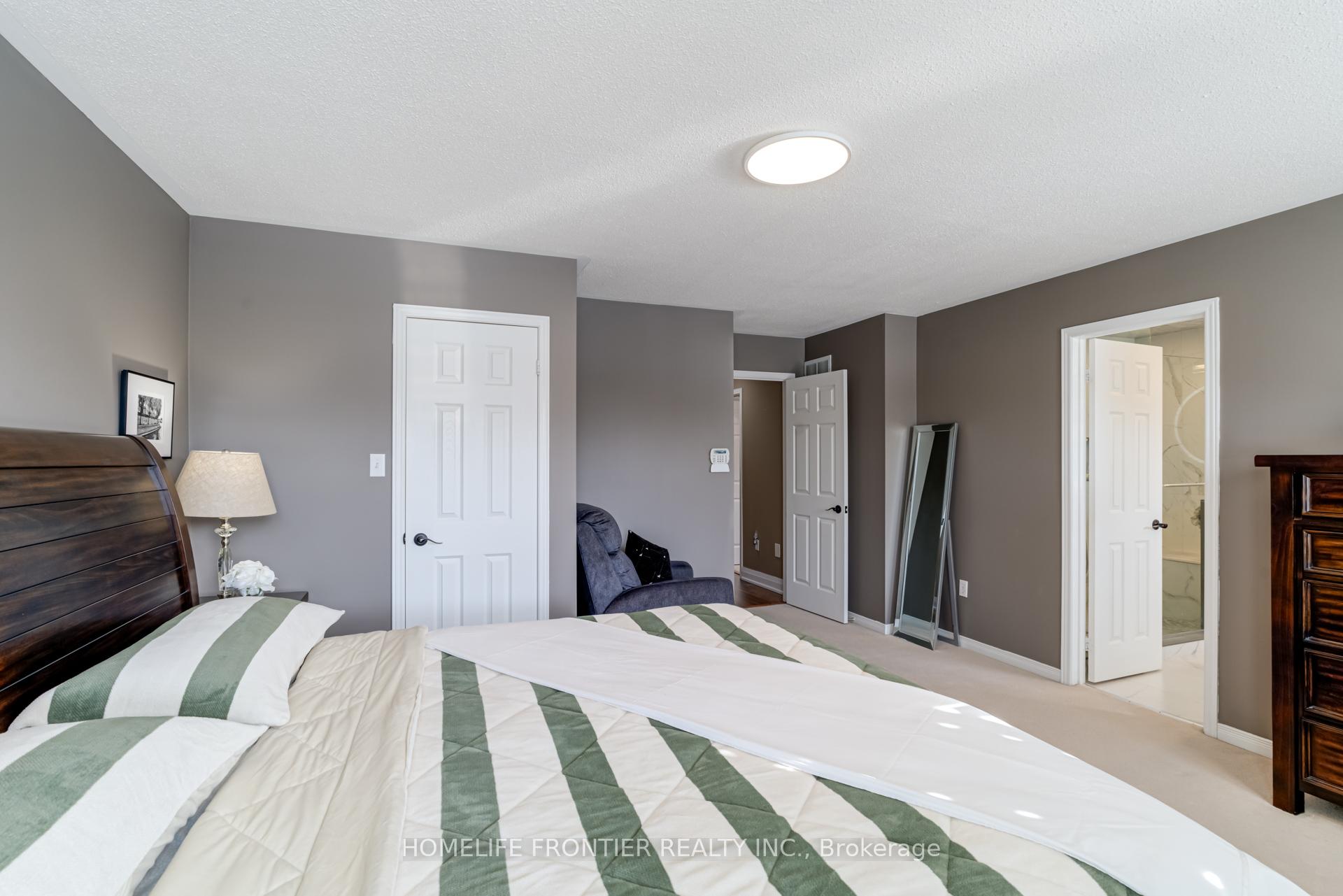 Photo 18 of 70 Starr Crescent, Aurora, Bayview Northeast — HOMEH