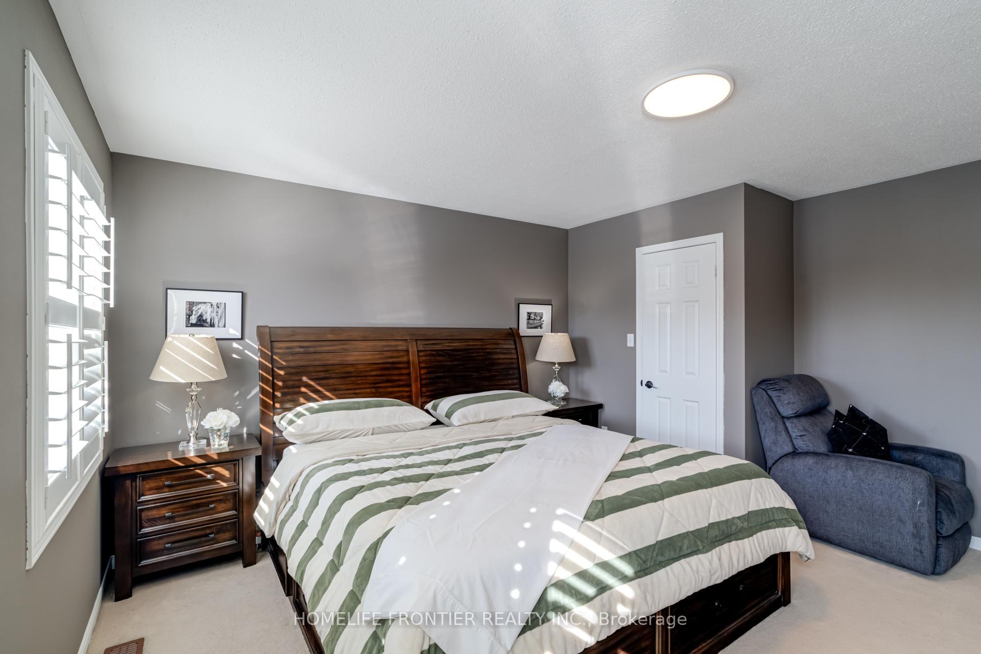 Photo 19 of 70 Starr Crescent, Aurora, Bayview Northeast — HOMEH