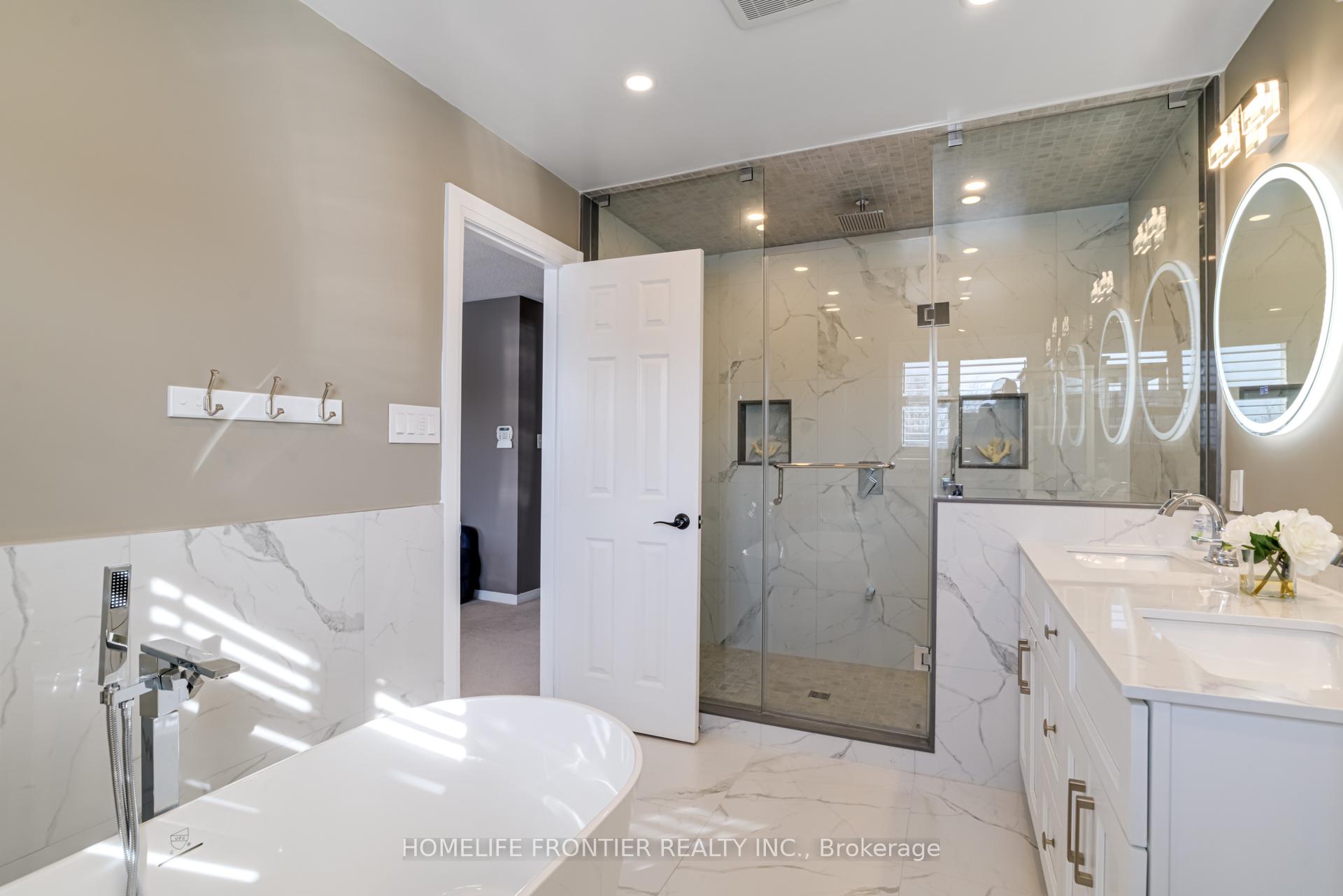 Photo 21 of 70 Starr Crescent, Aurora, Bayview Northeast — HOMEH